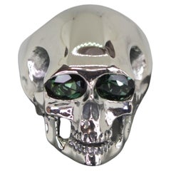 Anillo calavera de turmalina verde