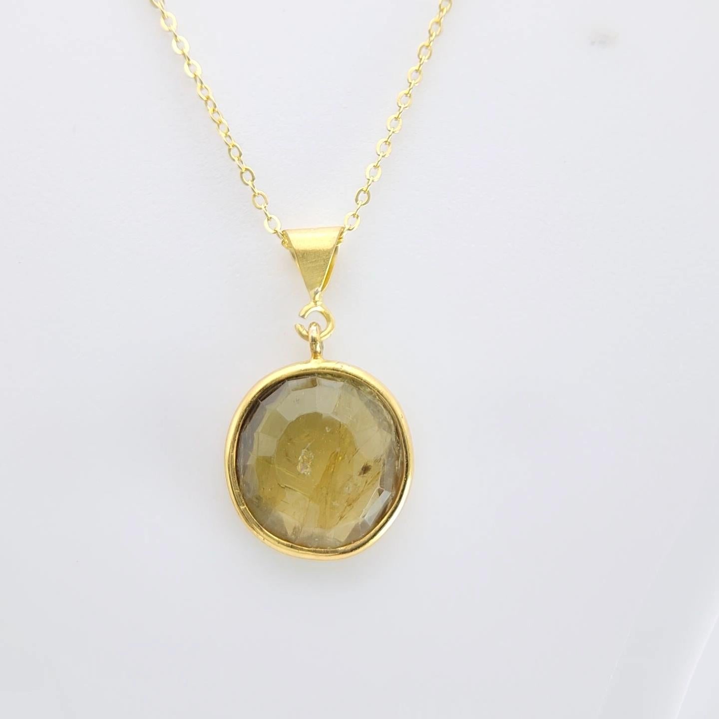 Ciondolo con gemma a fette di tormalina verde in argento placcato in oro giallo in vendita 10