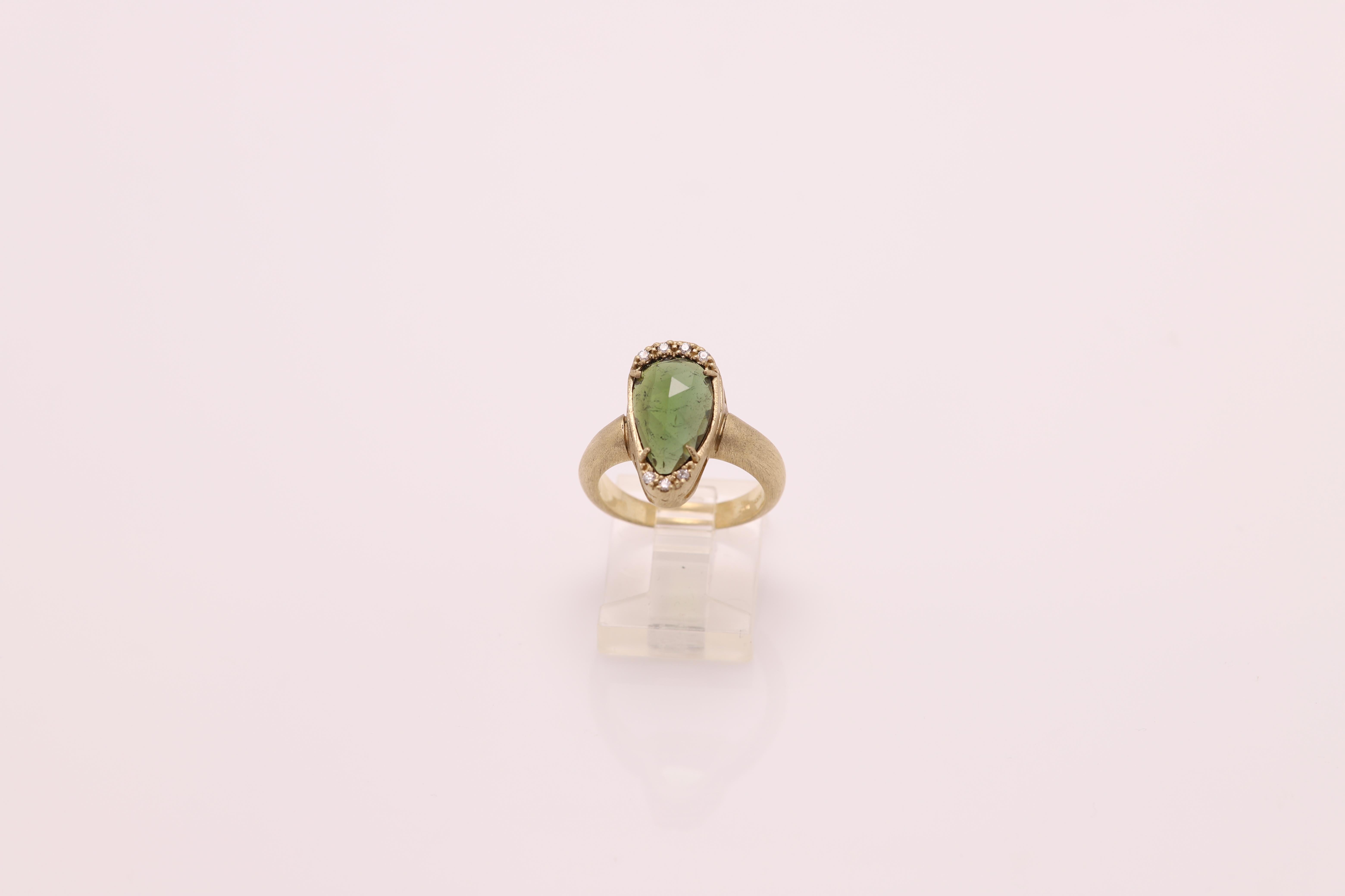 Vintage Green Tourmaline Ring - Hand Made in Italy
14k Yellow Gold 7.7 grams - mat finish (not shiny)
Few Small Round Diamonds
Center is a 