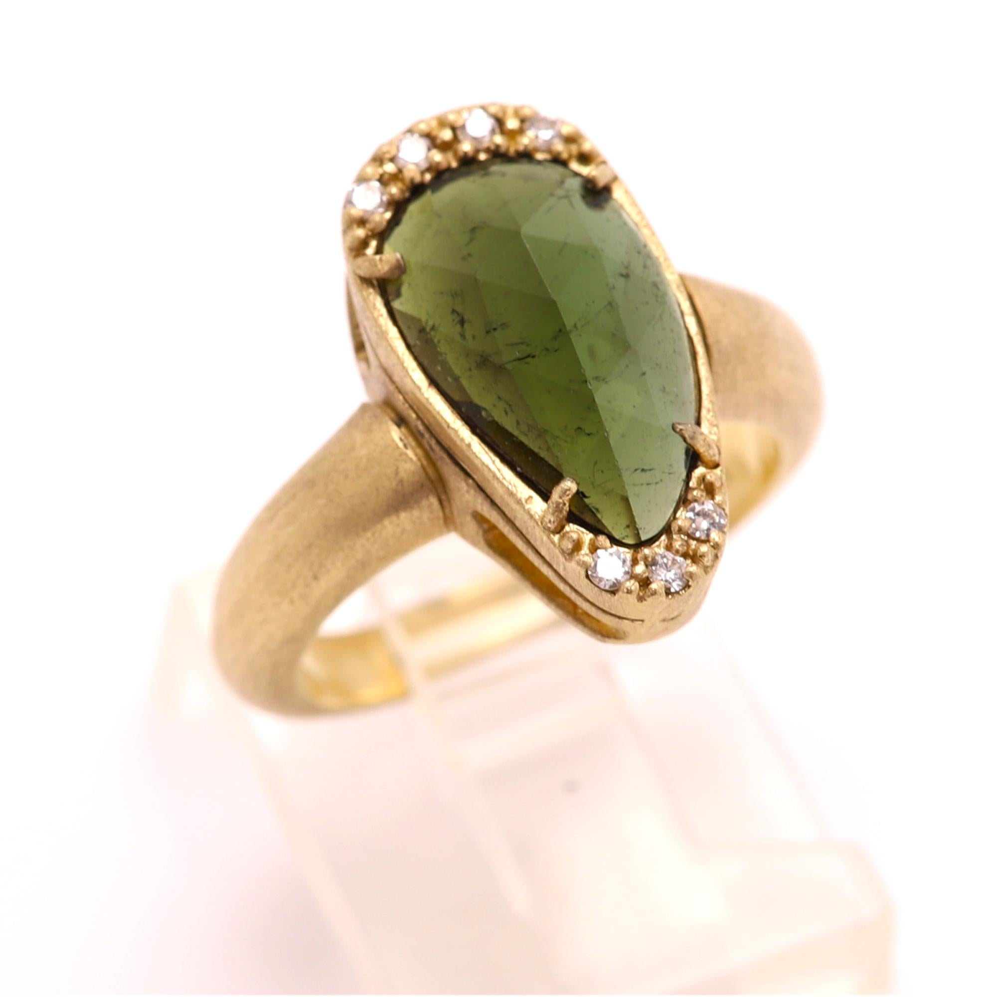 Green Tourmaline Sliced Gem Ring 14 Karat Gold Vintage Green Tourmaline Ring For Sale 4