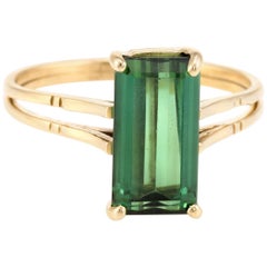 Green Tourmaline Small Cocktail Ring Vintage 18 Karat Gold Estate Fine Jewelry