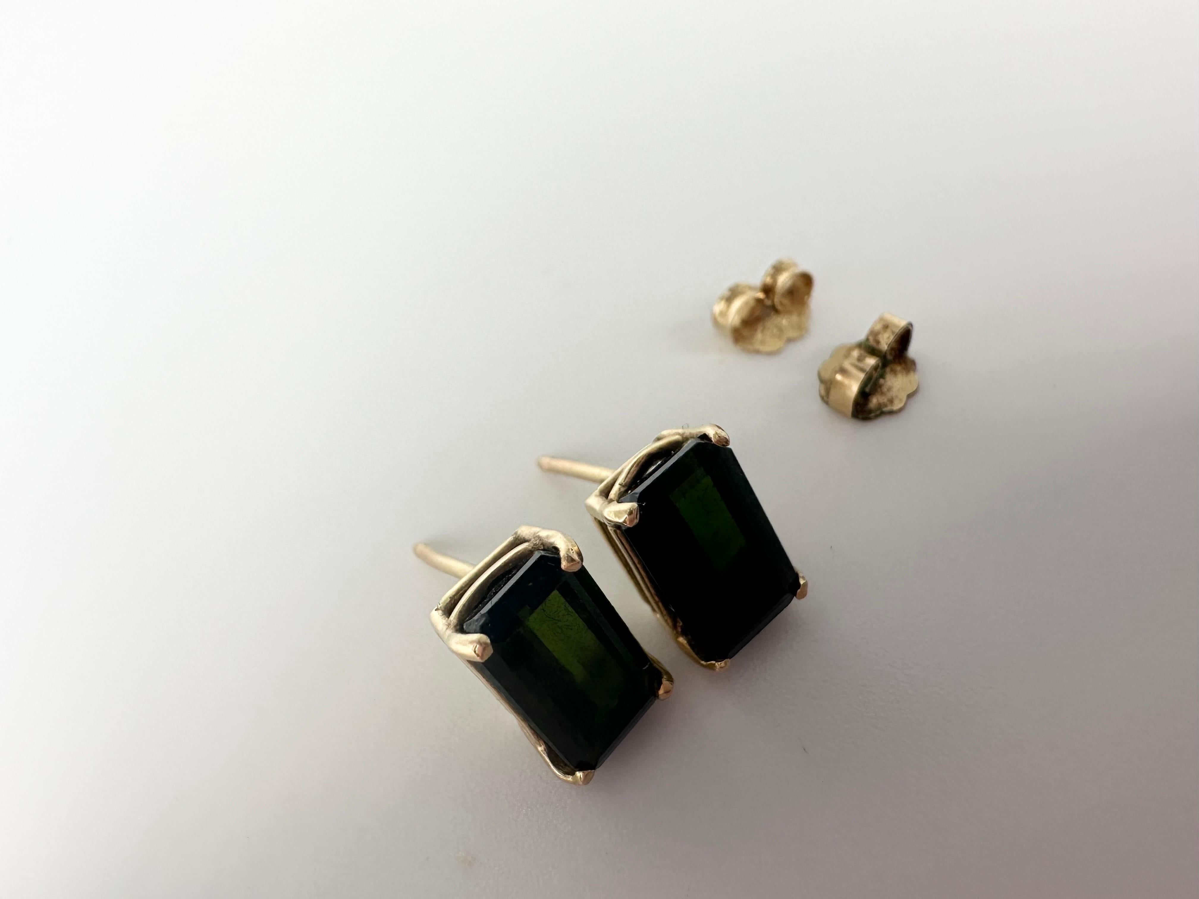 da uomo o donna Borchie in tormalina verde Borchie in oro 14KT con smeraldo in vendita