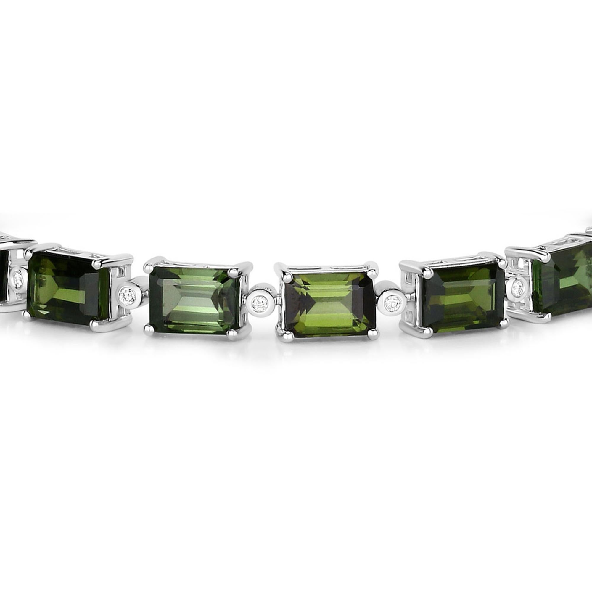 Contemporary Green Tourmaline Tennis Bracelet Diamond Links 19 Carats 14K White Gold For Sale