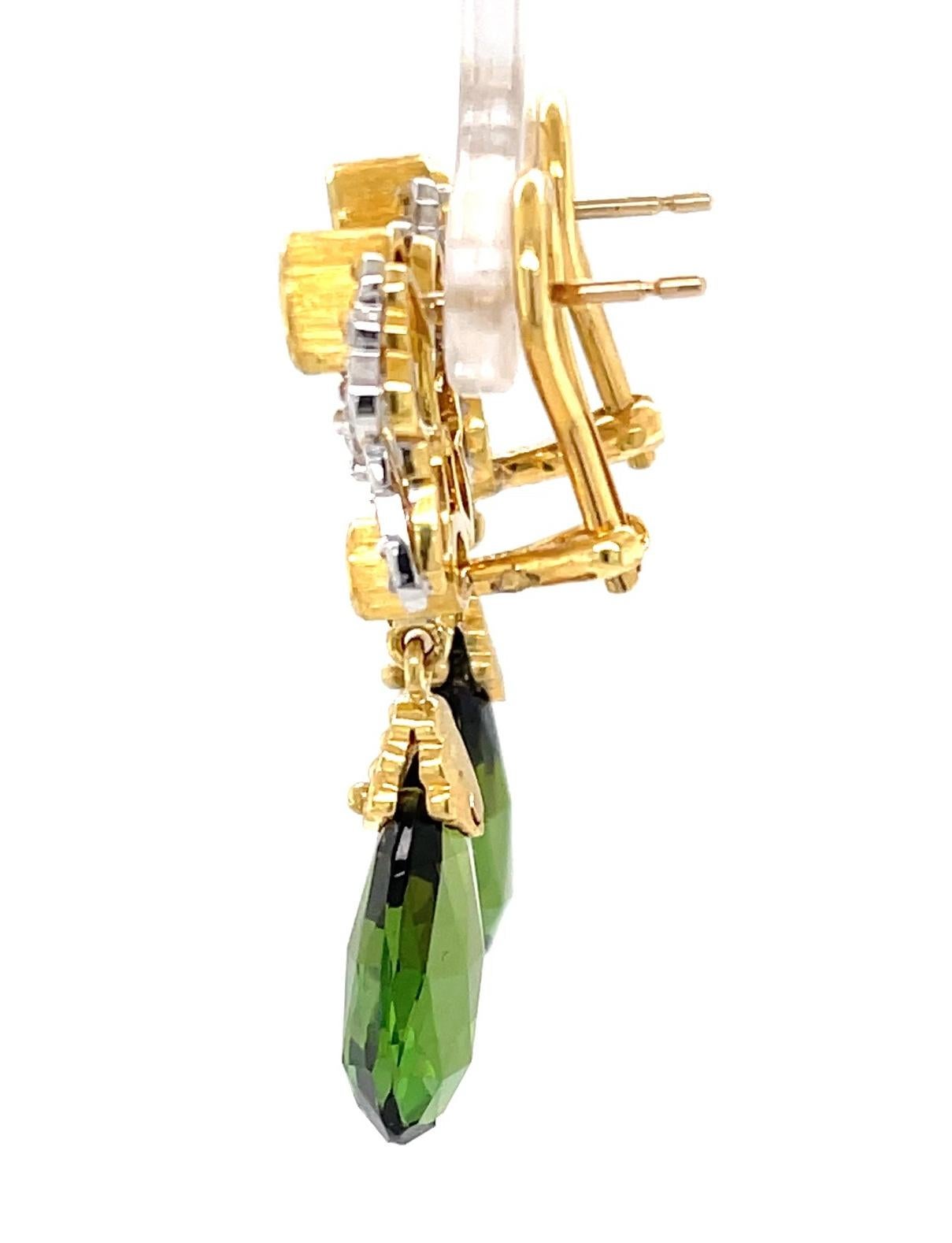 Artisan Boucles d'oreilles en goutte en or jaune et blanc avec tourmaline verte, tsavorite et diamant en vente