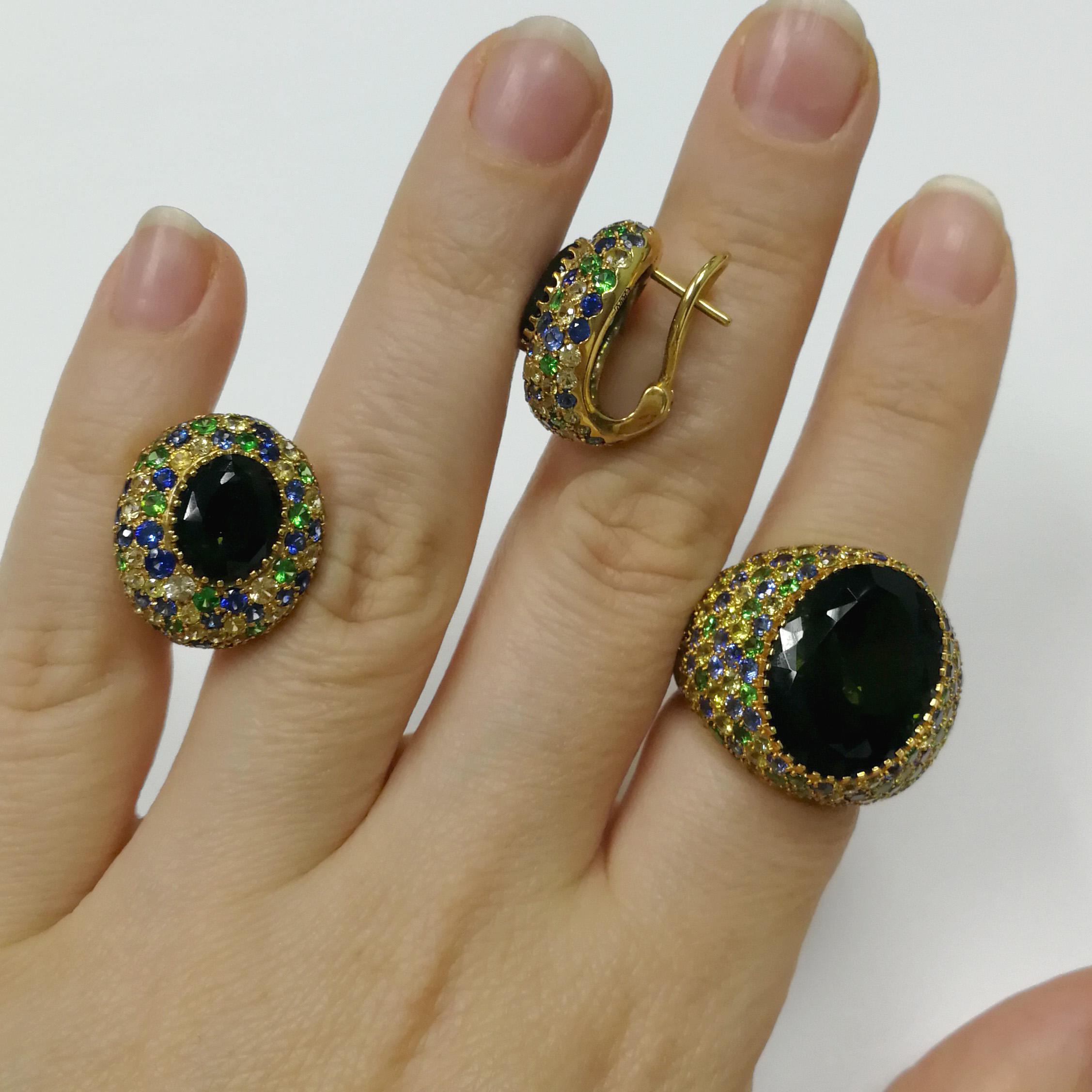 Green Tourmaline Tsavorites Sapphires Yellow 18 Karat Gold Riviera Suite In Excellent Condition For Sale In Bangkok, TH