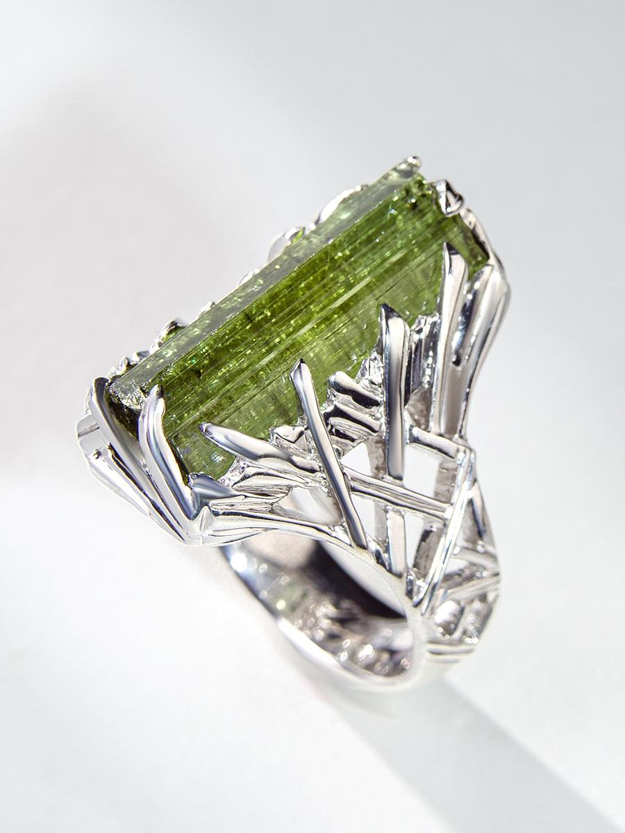 Green Tourmaline Verdelite Ring Crystal Silver Raw Gemstone In New Condition For Sale In Berlin, DE