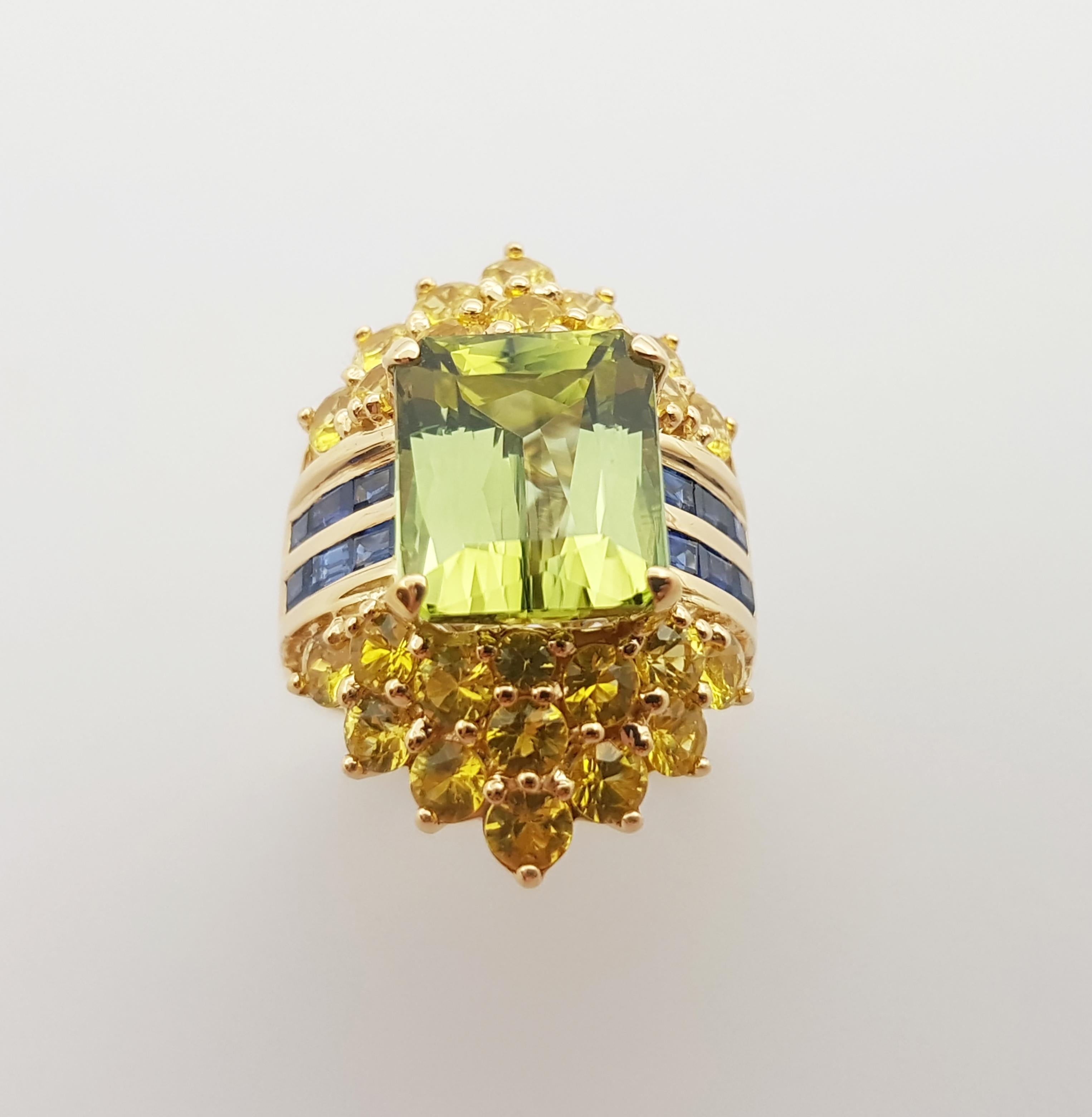 Green Tourmaline with Blue Sapphire and Yellow Sapphire Ring in 18 Karat Gold For Sale 4