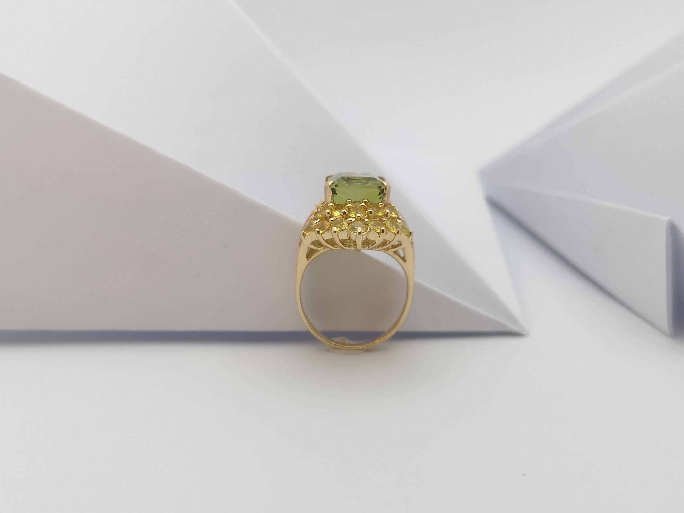 Green Tourmaline with Blue Sapphire and Yellow Sapphire Ring in 18 Karat Gold For Sale 5