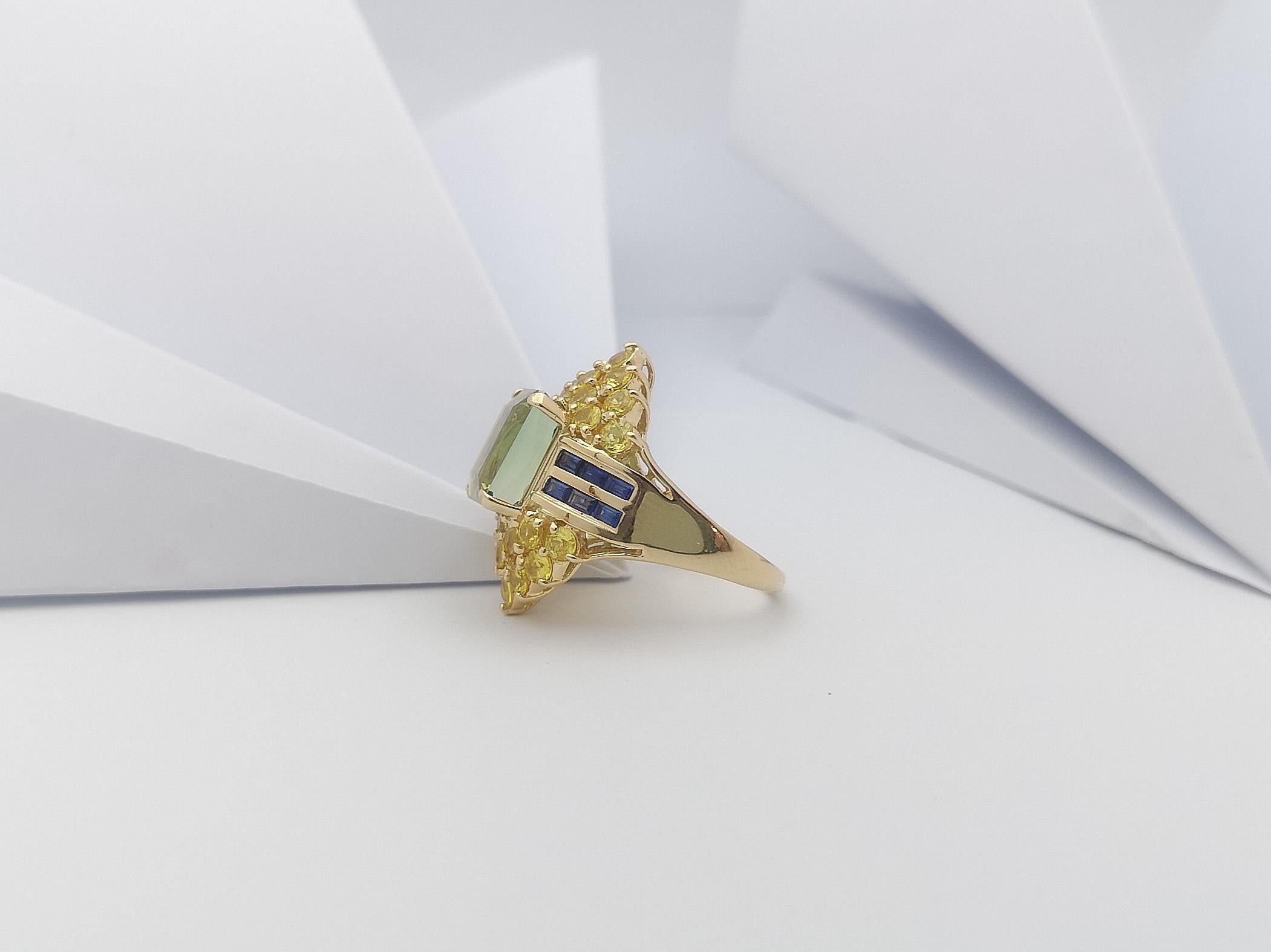 Green Tourmaline with Blue Sapphire and Yellow Sapphire Ring in 18 Karat Gold For Sale 7