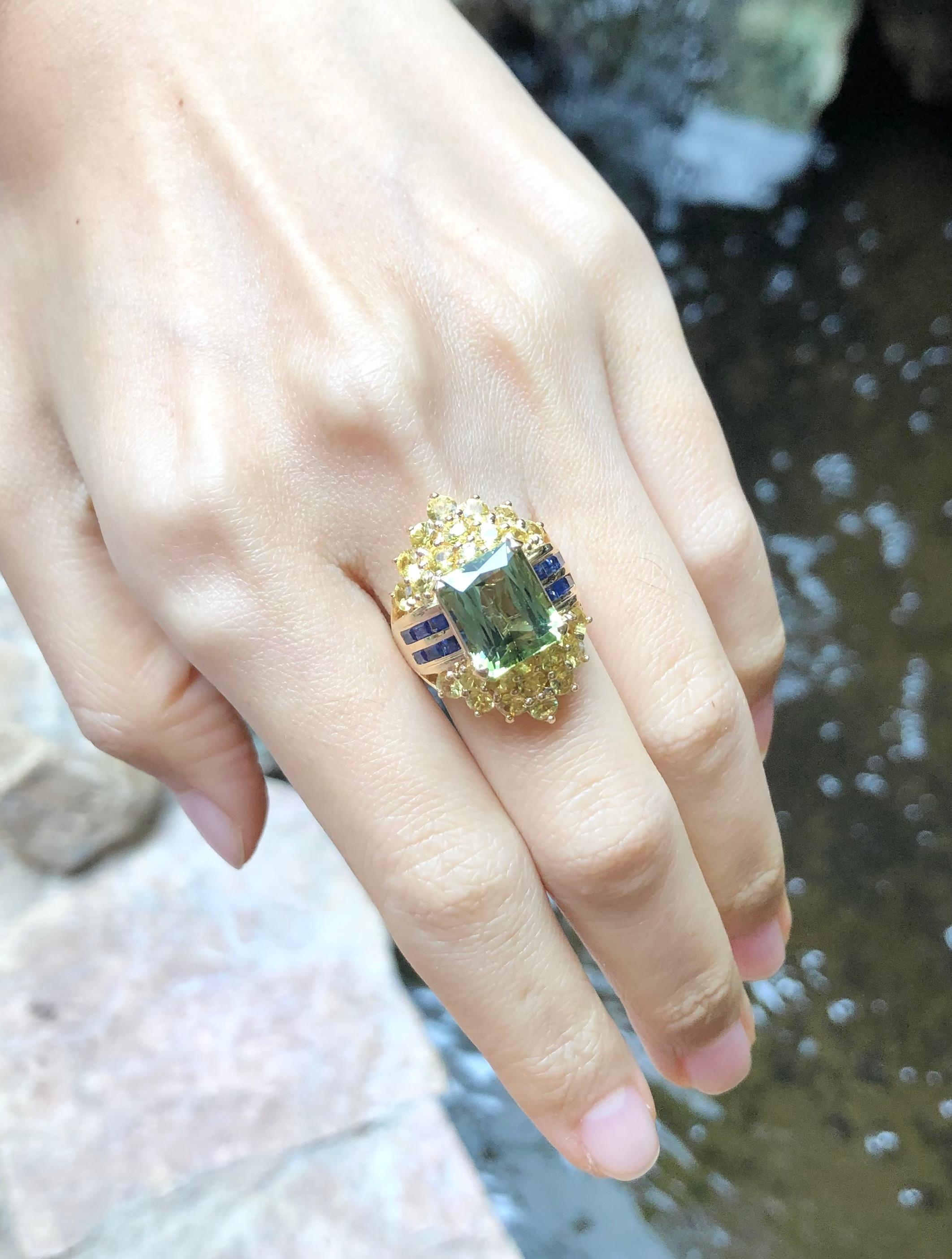 Contemporary Green Tourmaline with Blue Sapphire and Yellow Sapphire Ring in 18 Karat Gold For Sale