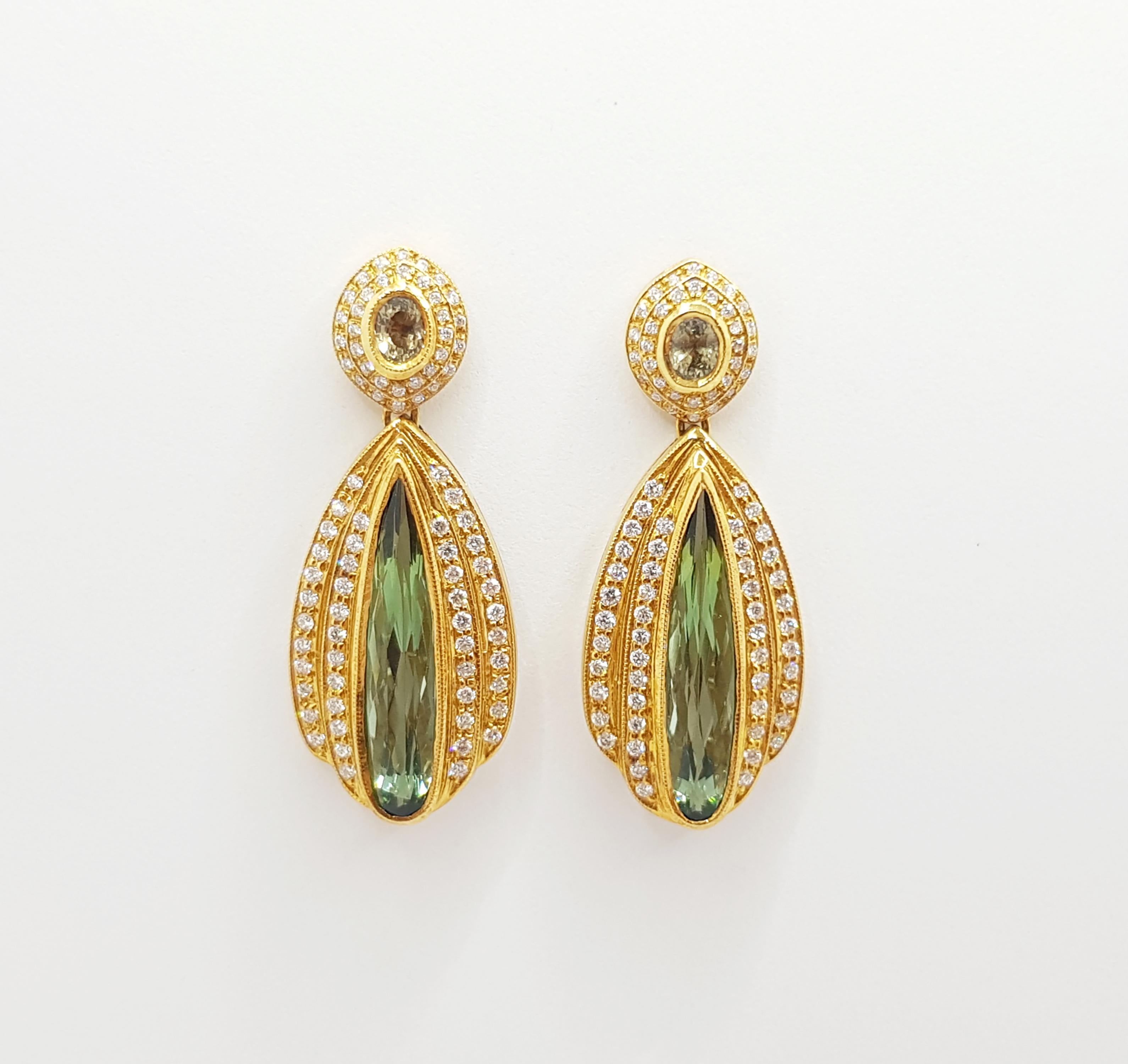 Ohrringe aus 18 Karat Gold mit grünem Turmalin, braunem Saphir und Diamant (Zeitgenössisch) im Angebot