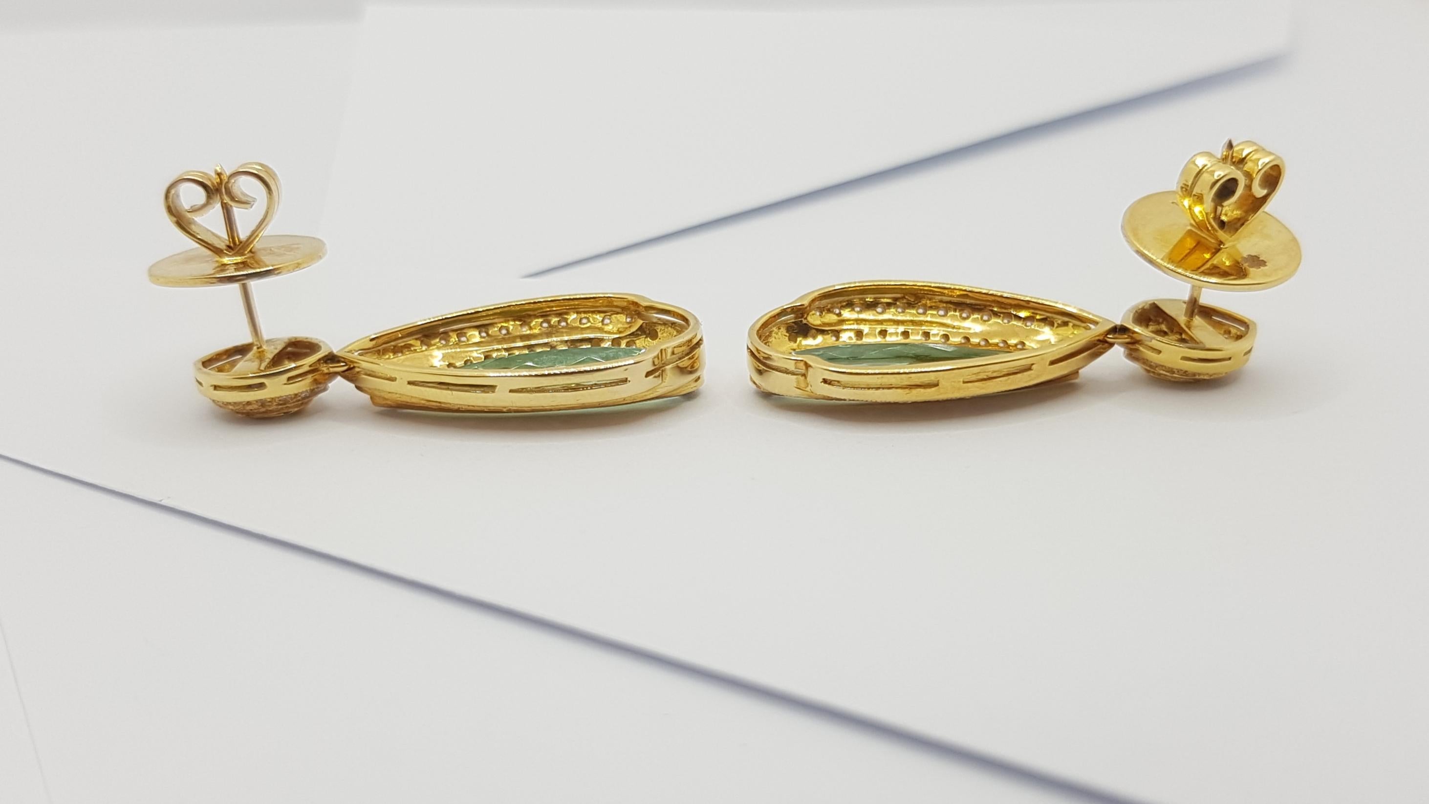 Ohrringe aus 18 Karat Gold mit grünem Turmalin, braunem Saphir und Diamant im Zustand „Neu“ im Angebot in Bangkok, TH