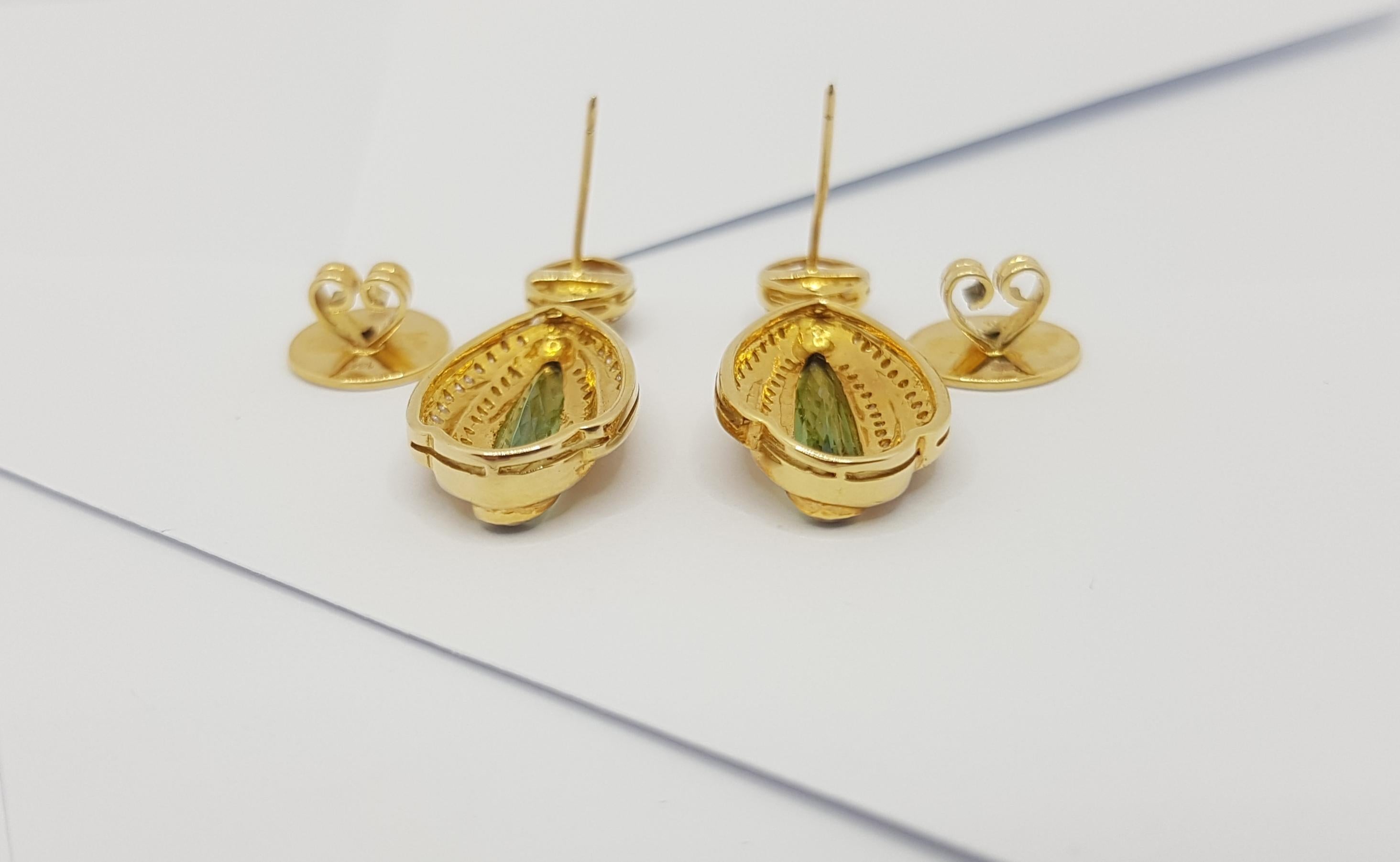 Green Tourmaline with Brown Sapphire and Diamond Earrings Set in 18 Karat Gold In New Condition For Sale In Bangkok, TH