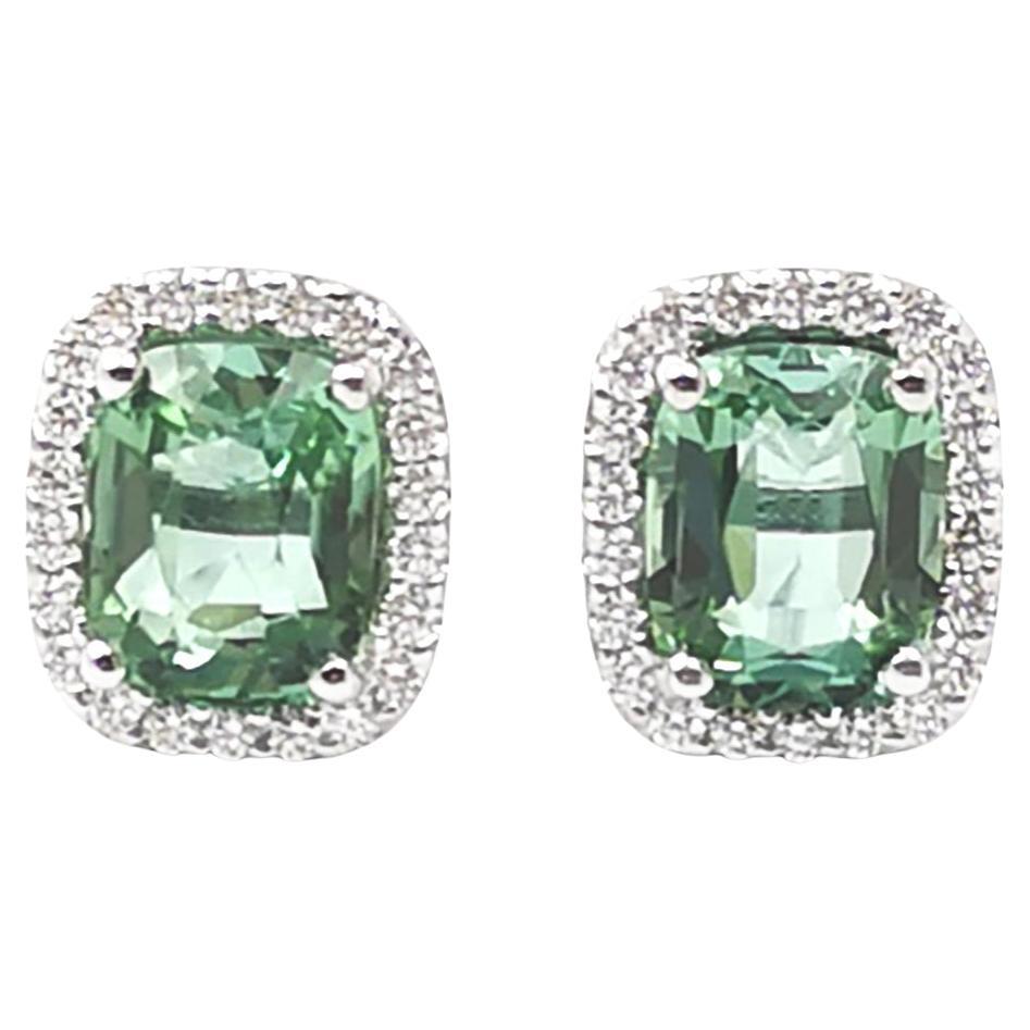 Pendientes de turmalina verde con diamantes engastados en oro blanco de 18 quilates