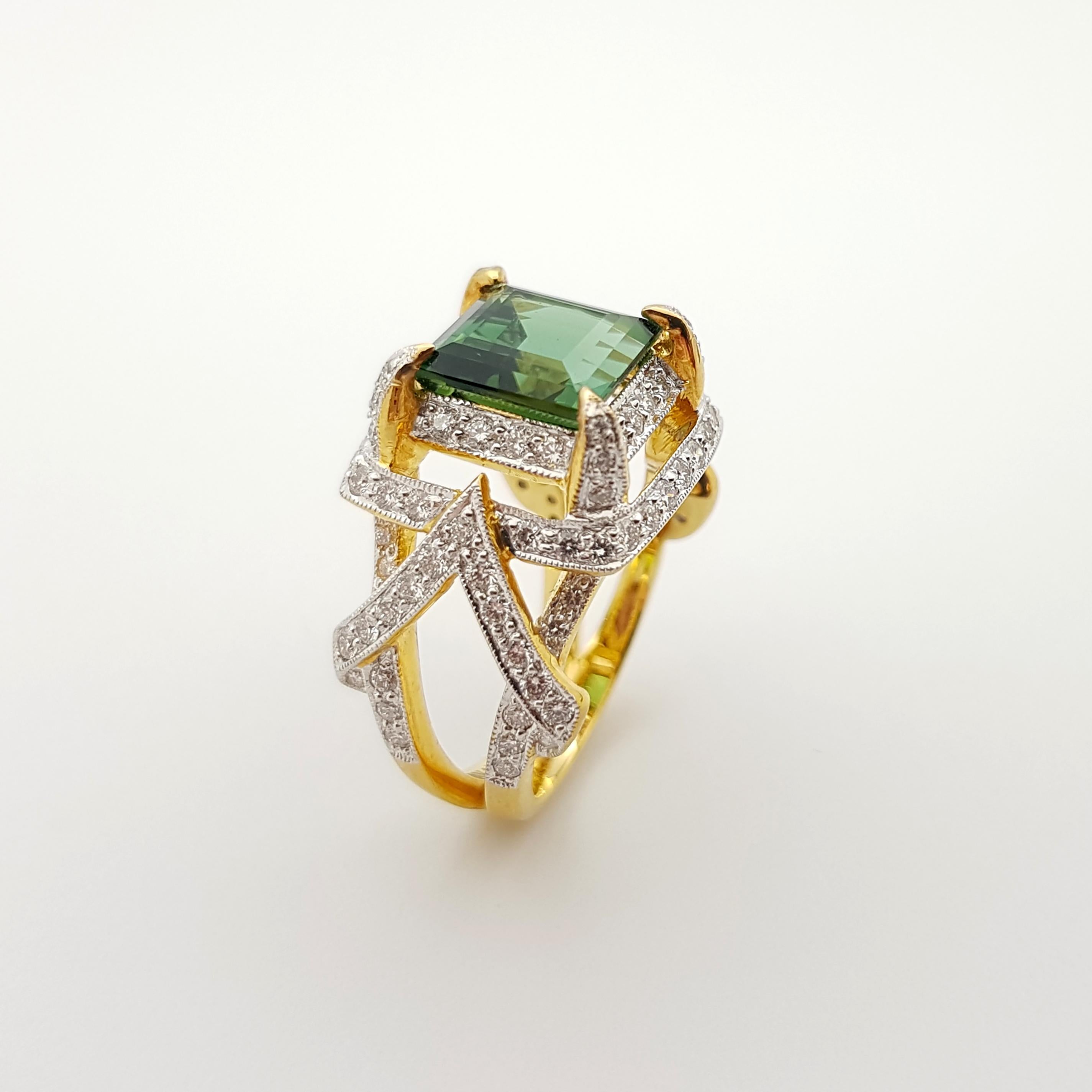 Green Tourmaline with Diamond Ring Set in 18 Karat Gold Settings For Sale 4