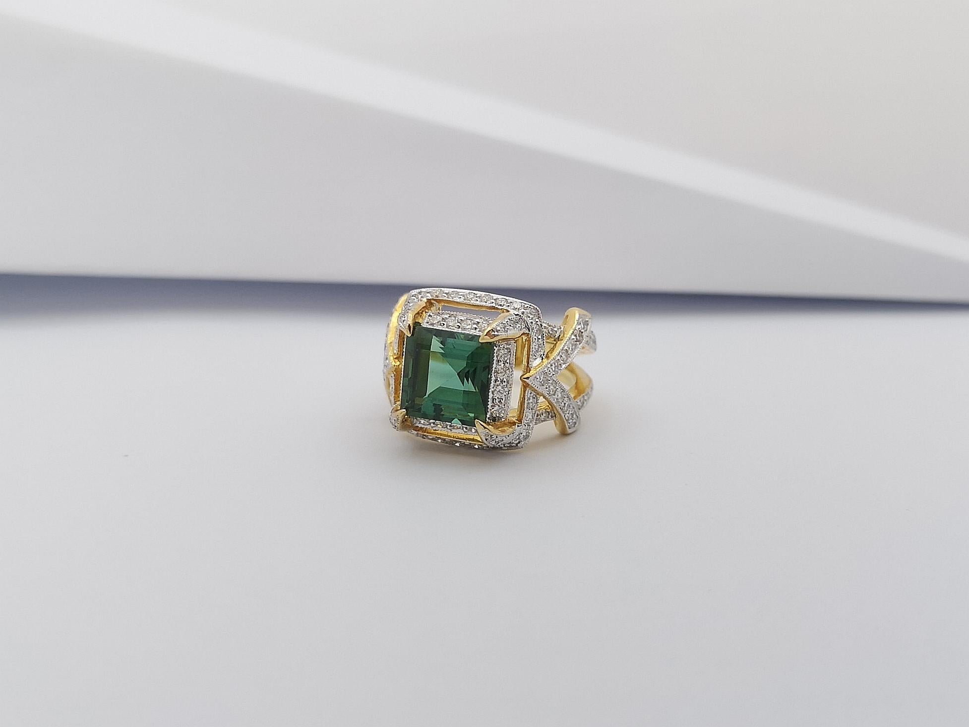 Green Tourmaline with Diamond Ring Set in 18 Karat Gold Settings For Sale 6