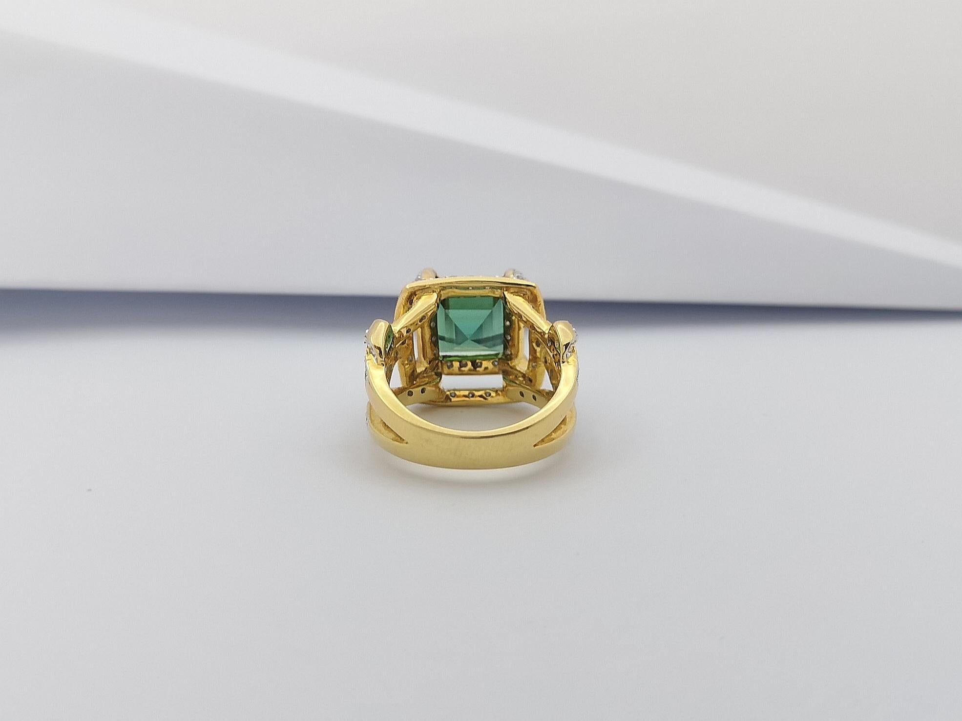 Green Tourmaline with Diamond Ring Set in 18 Karat Gold Settings For Sale 7