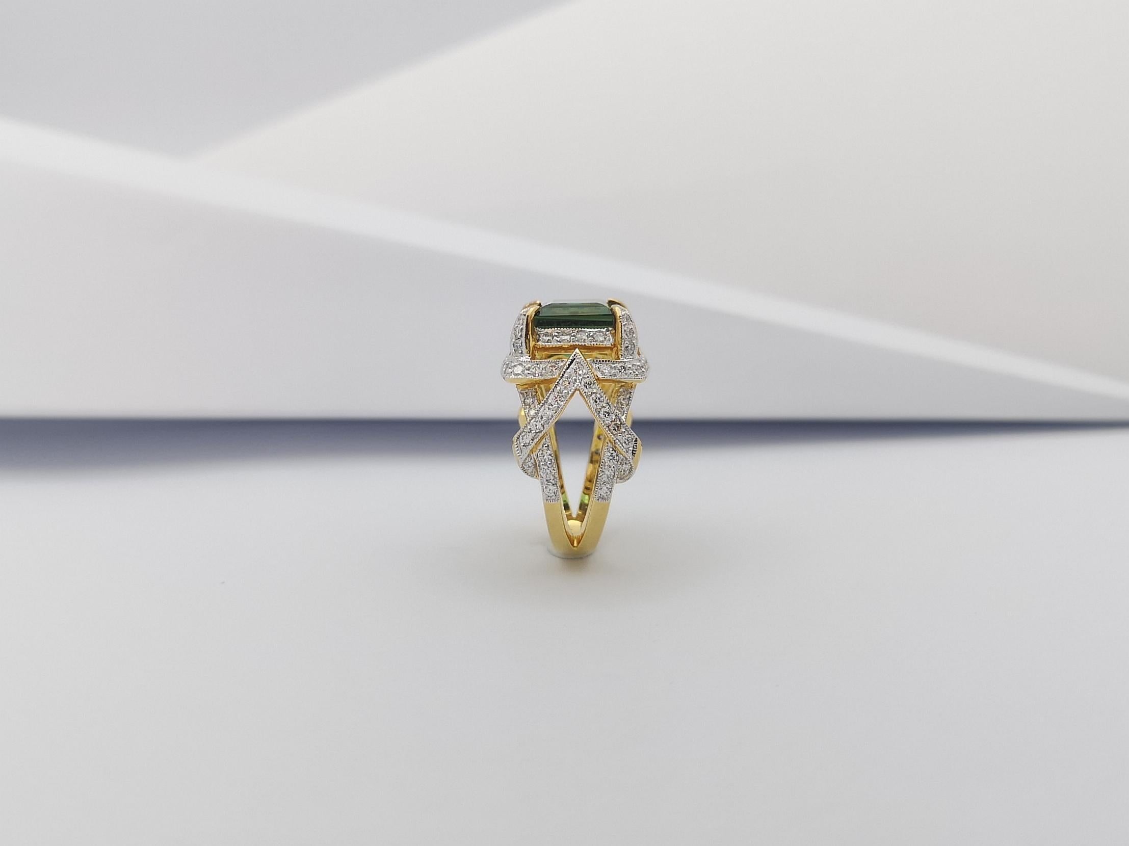 Green Tourmaline with Diamond Ring Set in 18 Karat Gold Settings For Sale 12