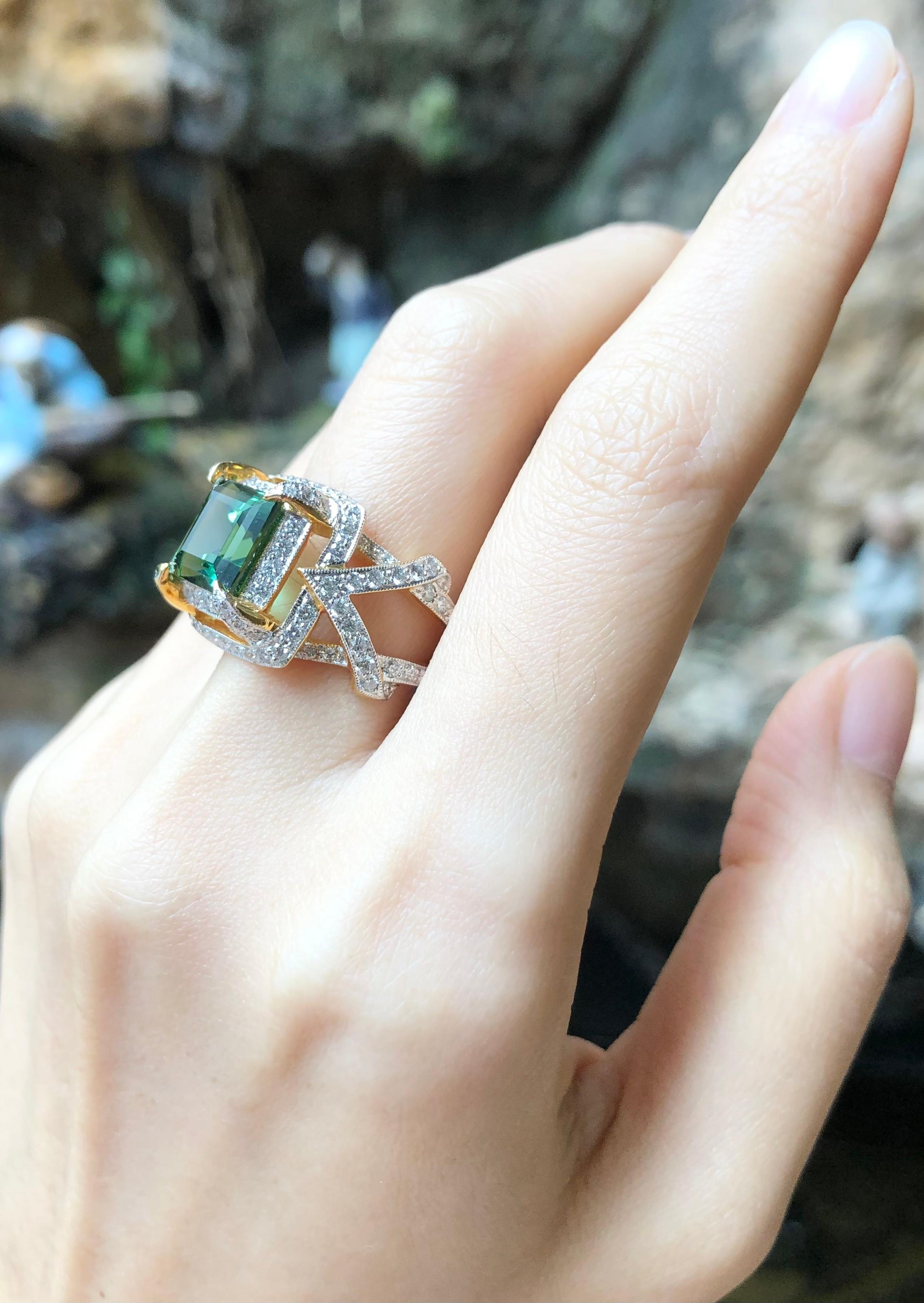 Contemporary Green Tourmaline with Diamond Ring Set in 18 Karat Gold Settings For Sale