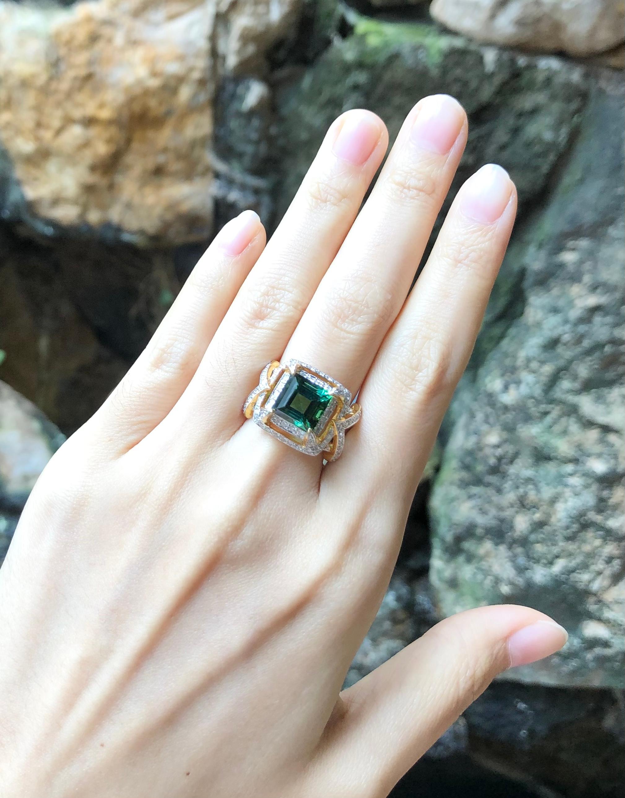 Square Cut Green Tourmaline with Diamond Ring Set in 18 Karat Gold Settings For Sale