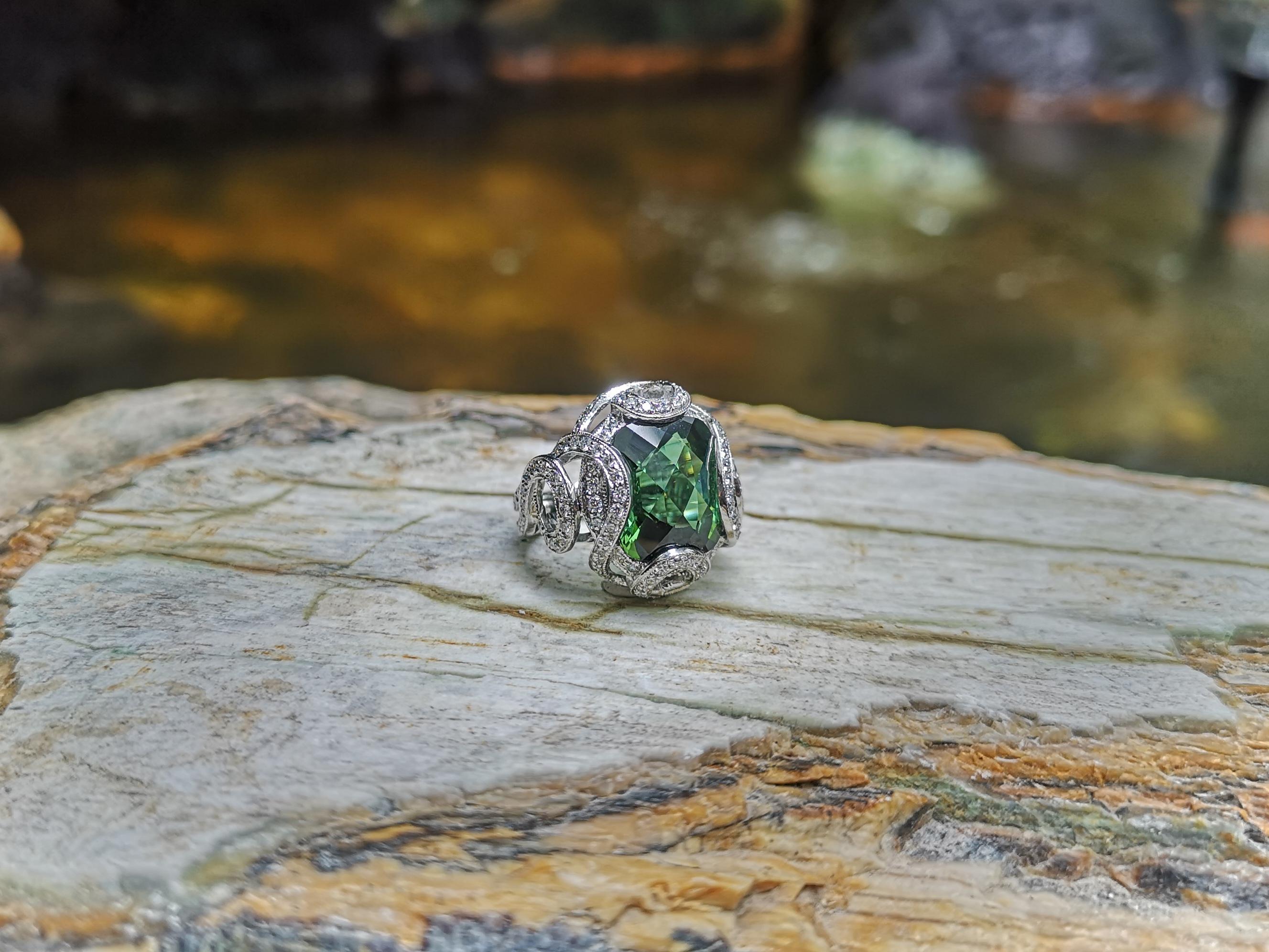 Green Tourmaline with Diamond Ring Set in 18 Karat White Gold Settings For Sale 3