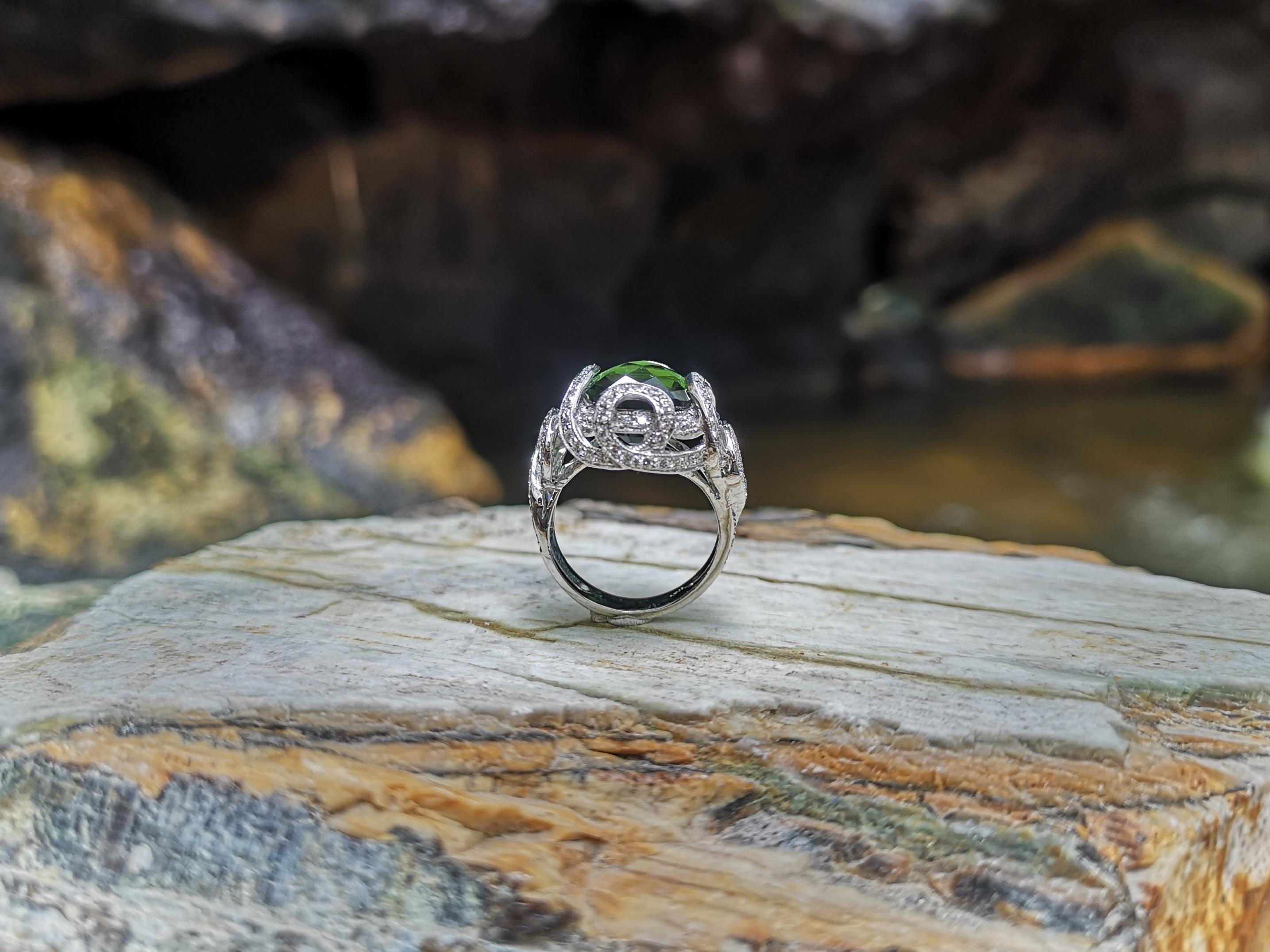 Green Tourmaline with Diamond Ring Set in 18 Karat White Gold Settings For Sale 5