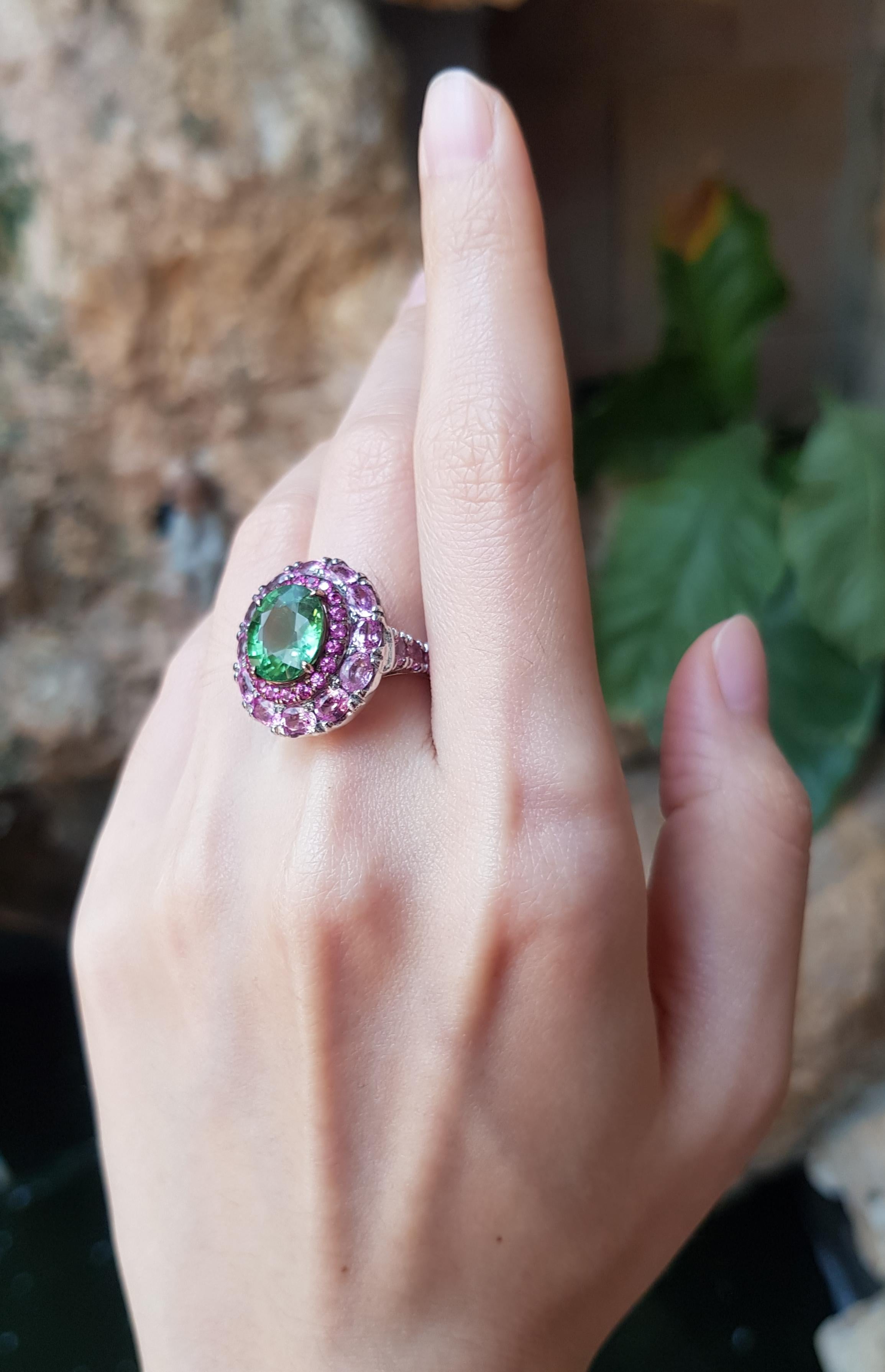 Contemporary Green Tourmaline with Pink Sapphire Ring Set in 18 Karat White Gold Settings For Sale