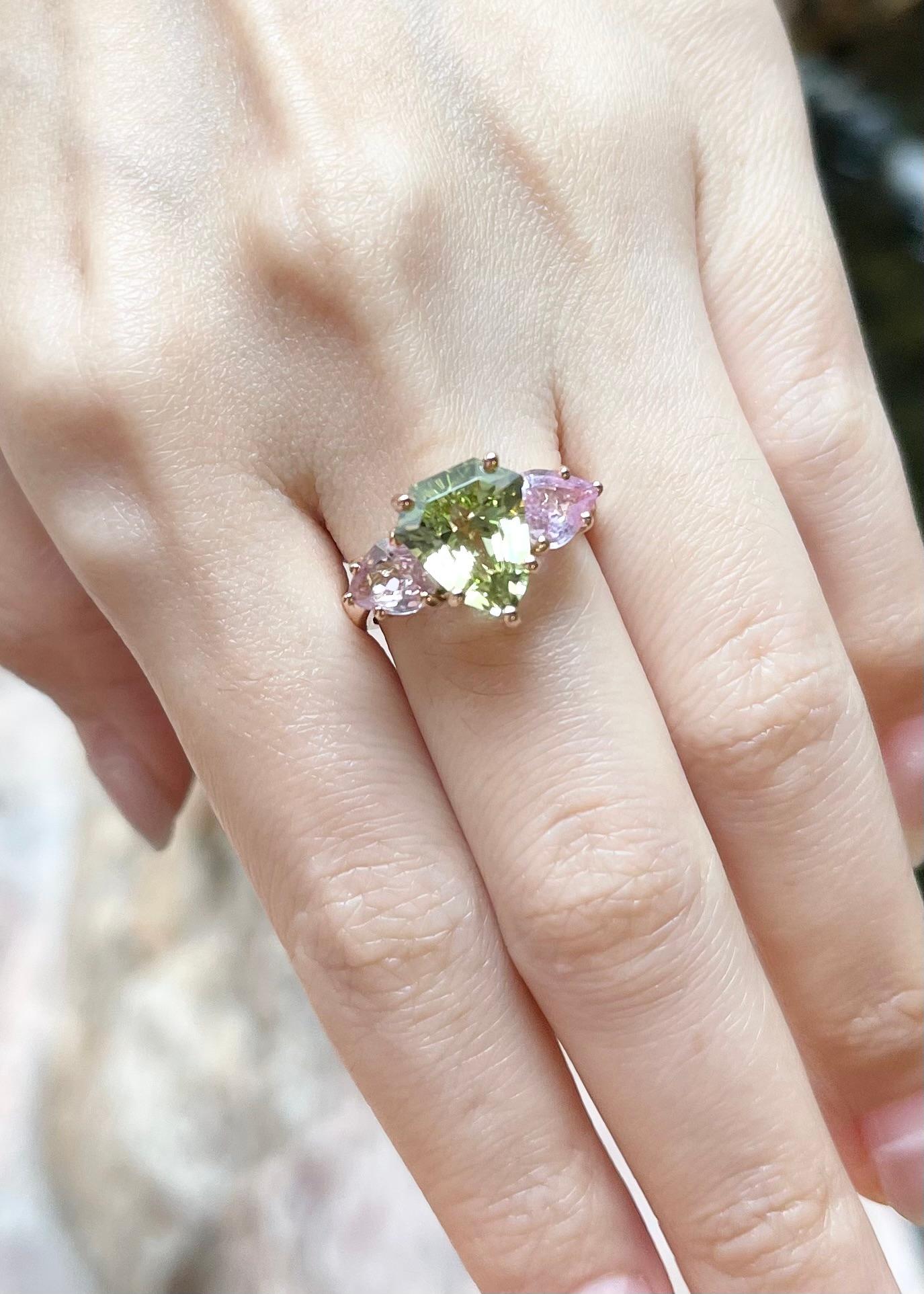 Kite Cut Green Tourmaline with Pink Sapphire Ring set in 18K Rose Gold Settings For Sale