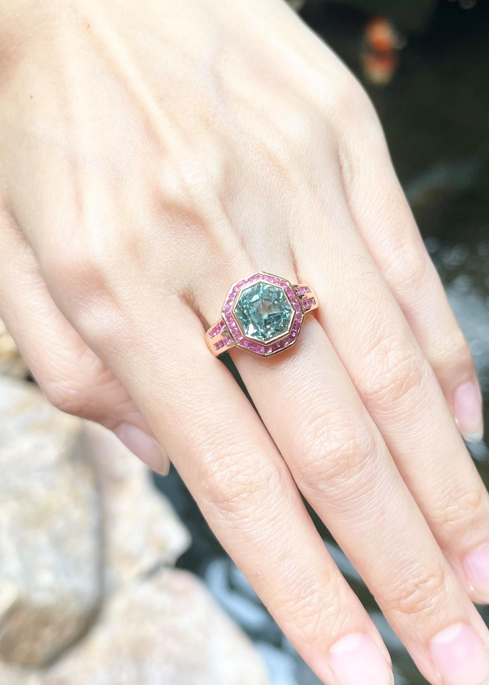 Green Tourmaline with Pink Sapphire Ring set in 18K Rose Gold Settings In New Condition For Sale In Bangkok, TH