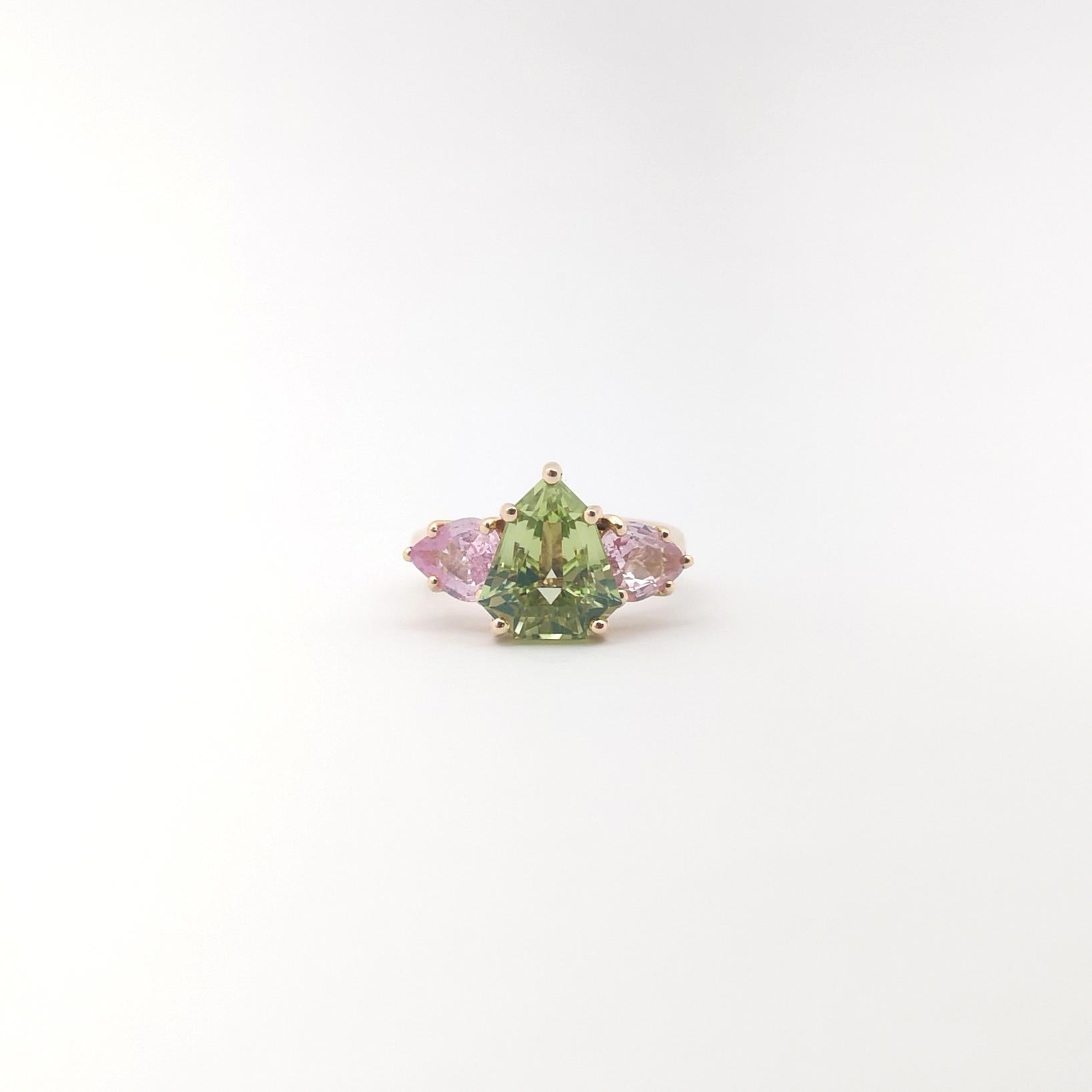 Green Tourmaline with Pink Sapphire Ring set in 18K Rose Gold Settings For Sale 1