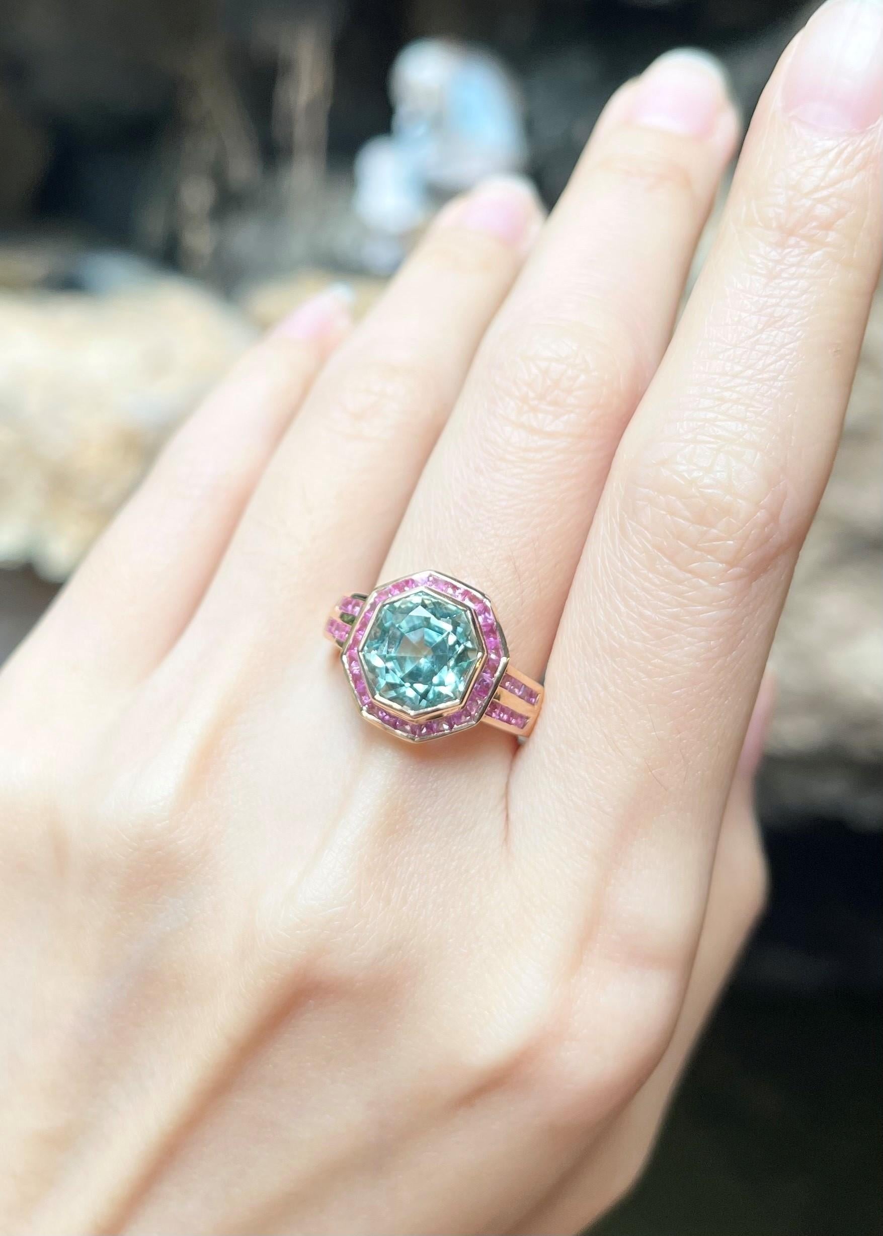 Green Tourmaline with Pink Sapphire Ring set in 18K Rose Gold Settings For Sale 2