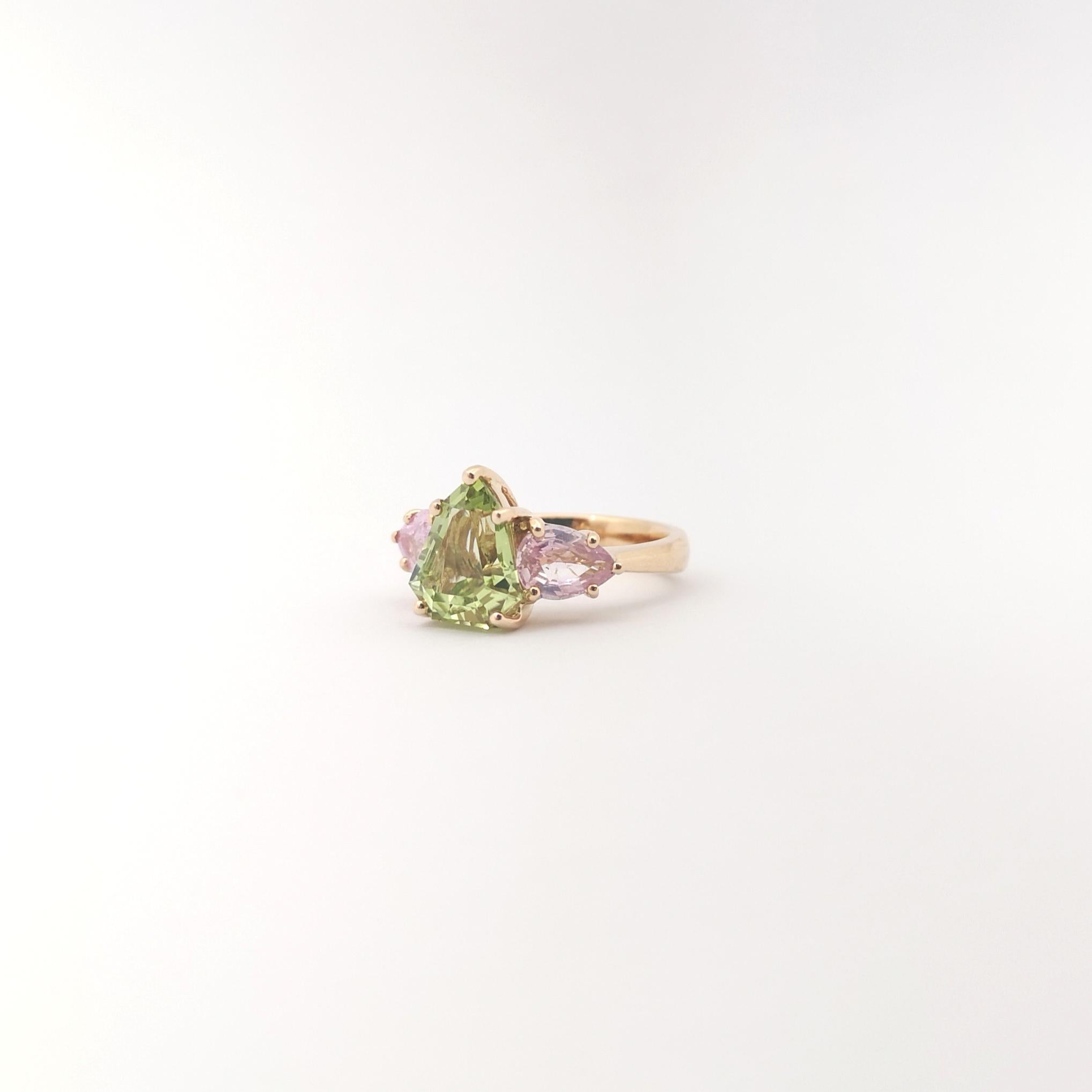 Green Tourmaline with Pink Sapphire Ring set in 18K Rose Gold Settings For Sale 2