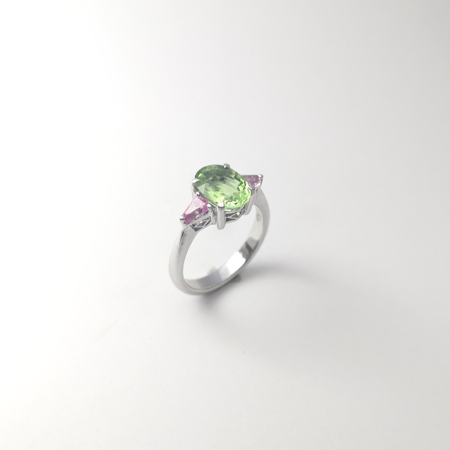Bague en tourmaline verte et saphir rose sertie dans des montures en or blanc 18 carats en vente 4