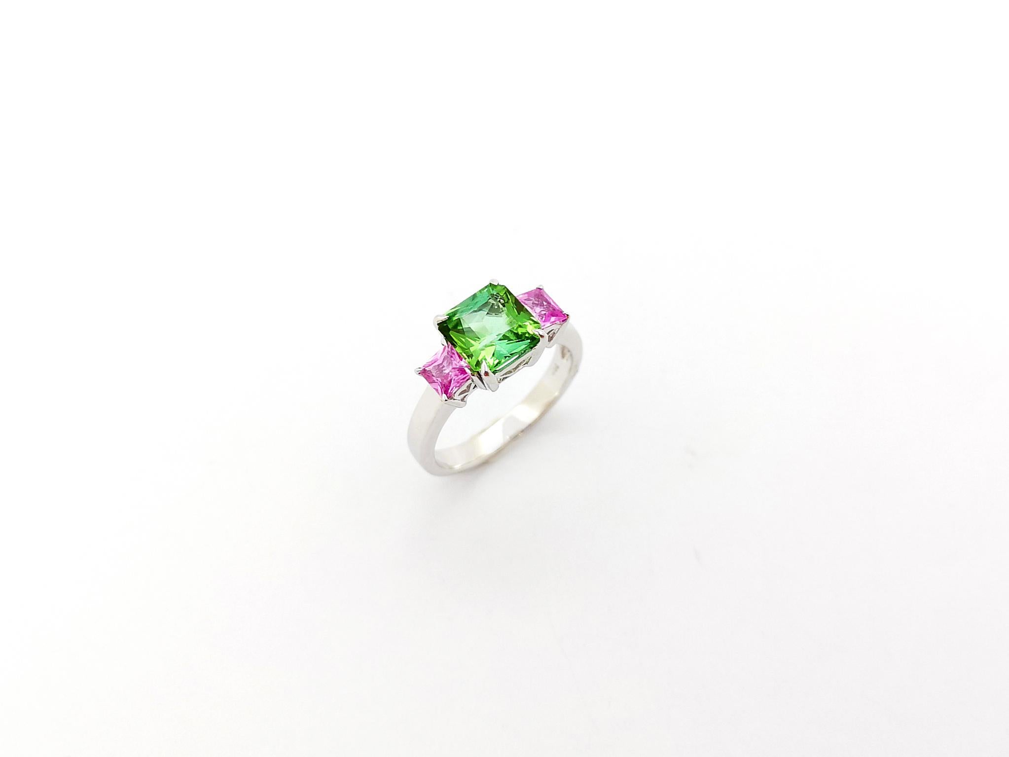 Green Tourmaline with Pink Sapphire Ring set in 18K White Gold Settings For Sale 9