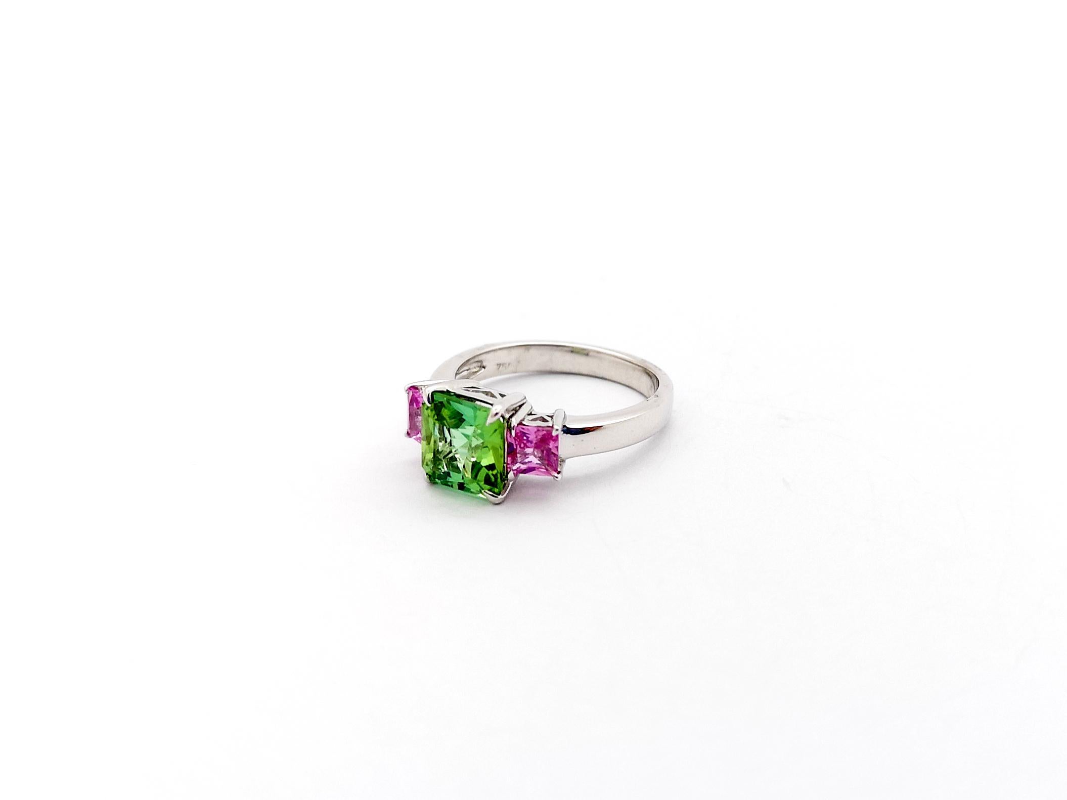 Green Tourmaline with Pink Sapphire Ring set in 18K White Gold Settings For Sale 3