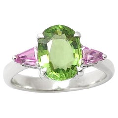 Ring mit grünem Turmalin und rosa Saphir in 18-karätiger Weißgoldfassung