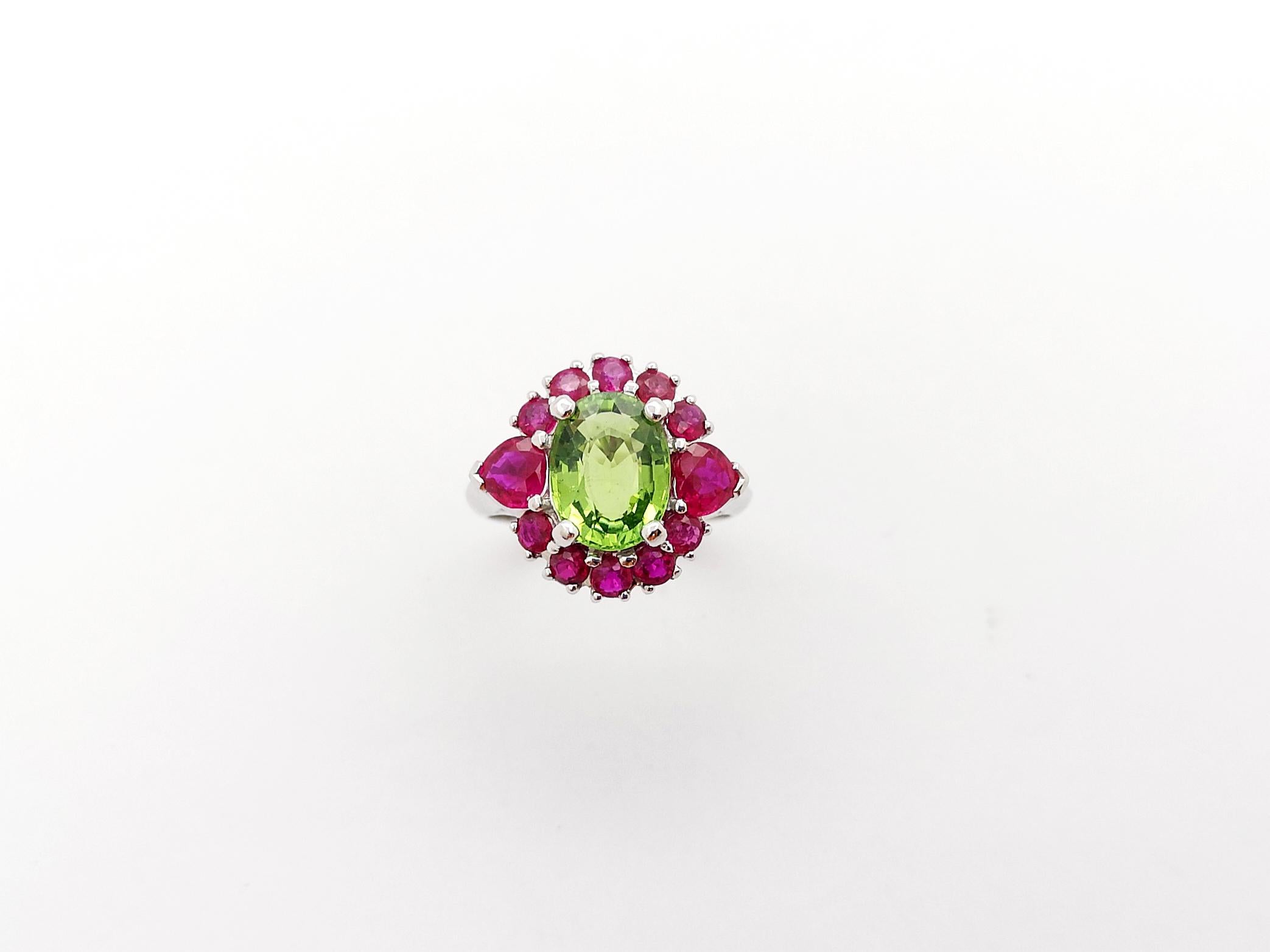 Green Tourmaline with Ruby Ring set in Platinum 950 Settings For Sale 7