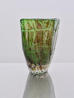 Vaso verde a strascico di James Carcass Glass Artist per VUUV Works