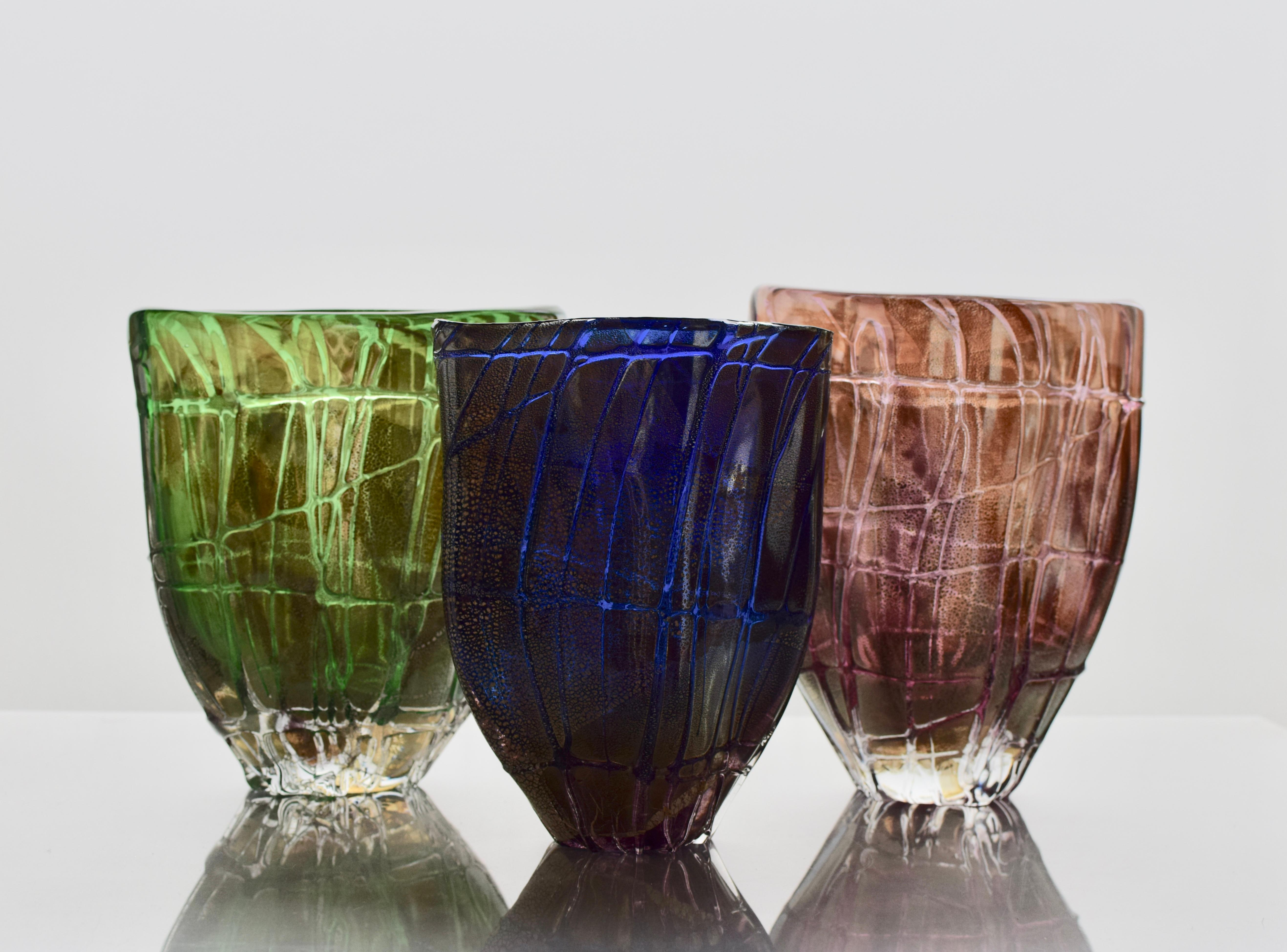 Ungherese Vaso verde a strascico di James Carcass Glass Artist per VUUV Works in vendita