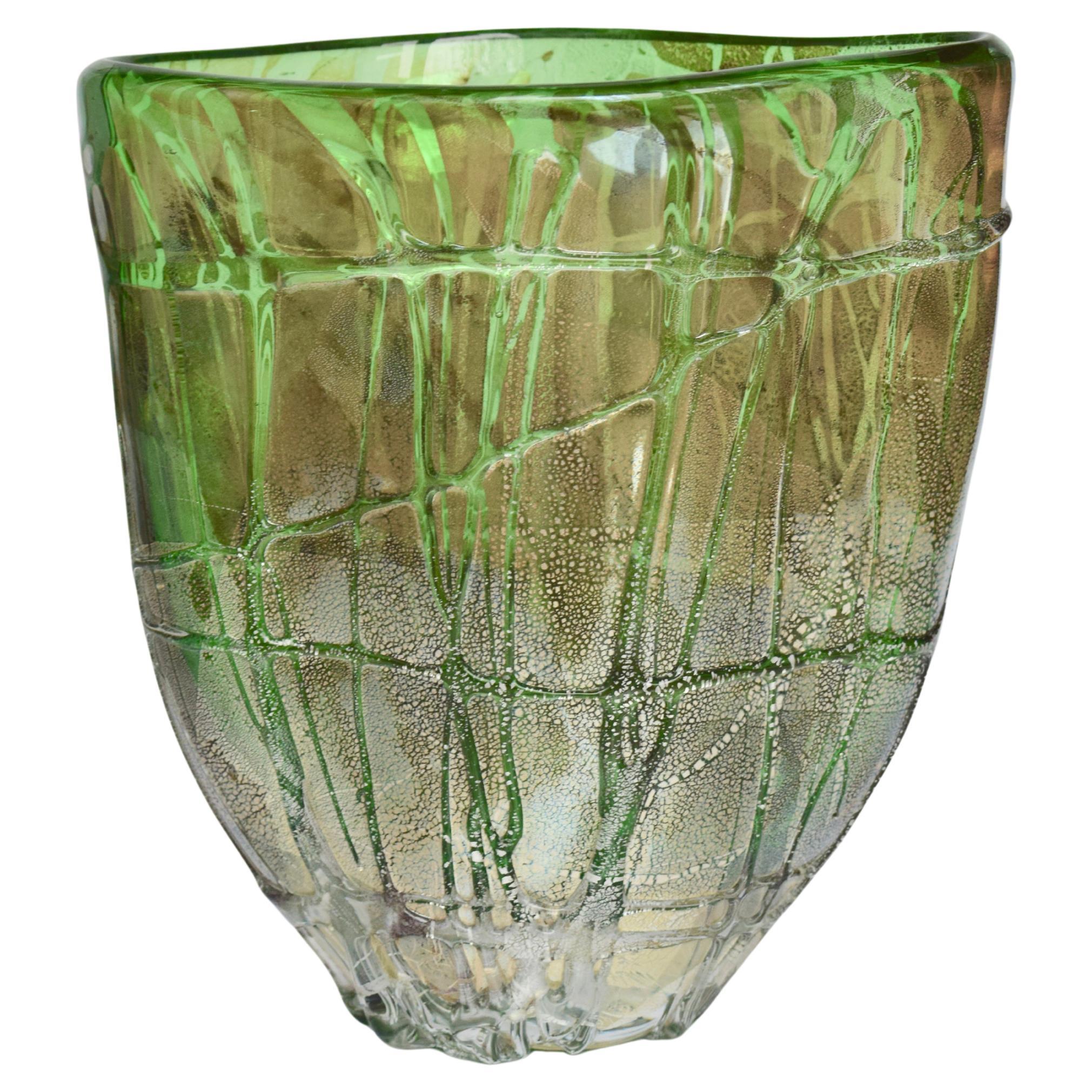 Vaso verde a strascico di James Carcass Glass Artist per VUUV Works in vendita
