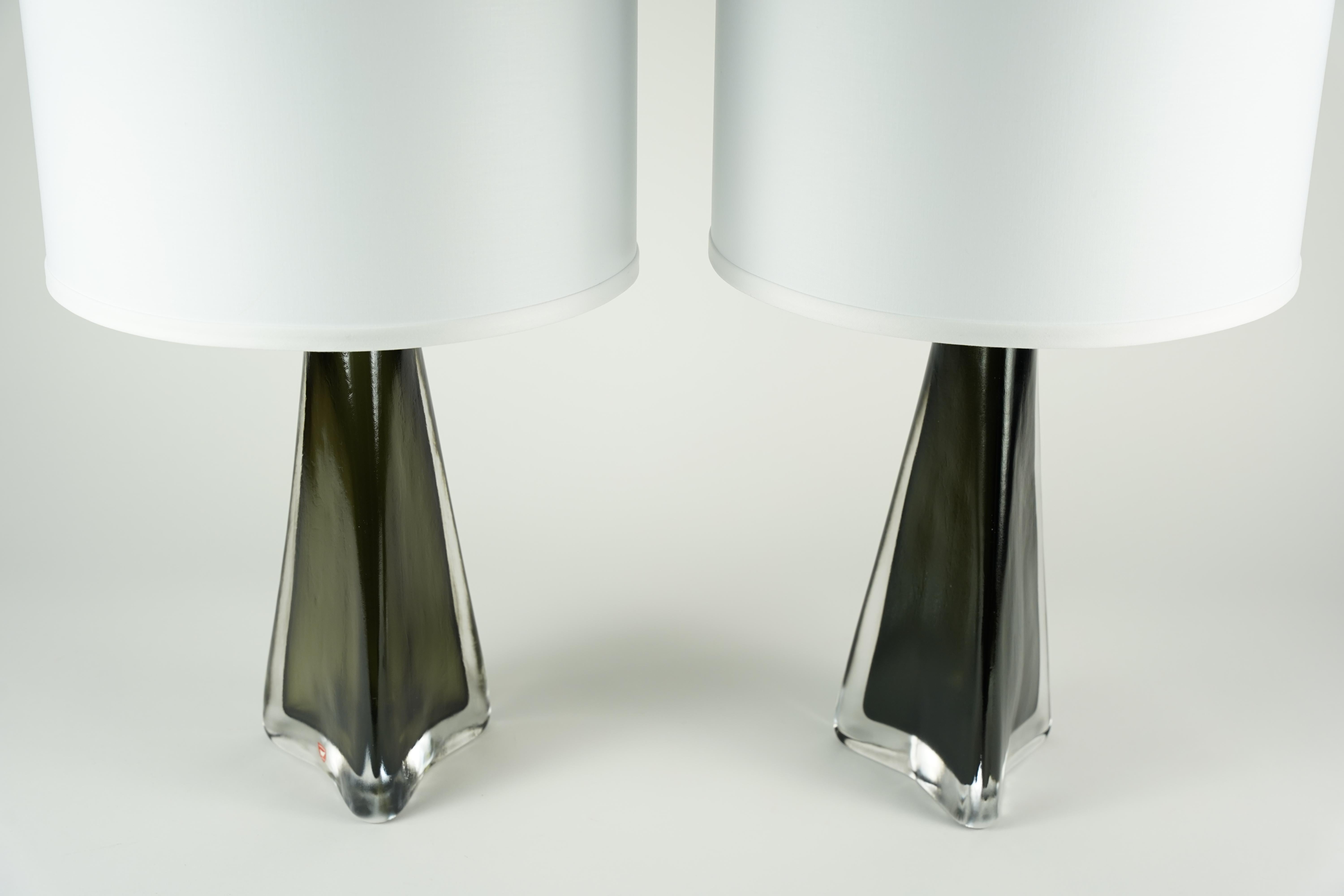 Mid-Century Modern Paire de lampes triangulaires vertes Orrefors, Suède, 1960 en vente