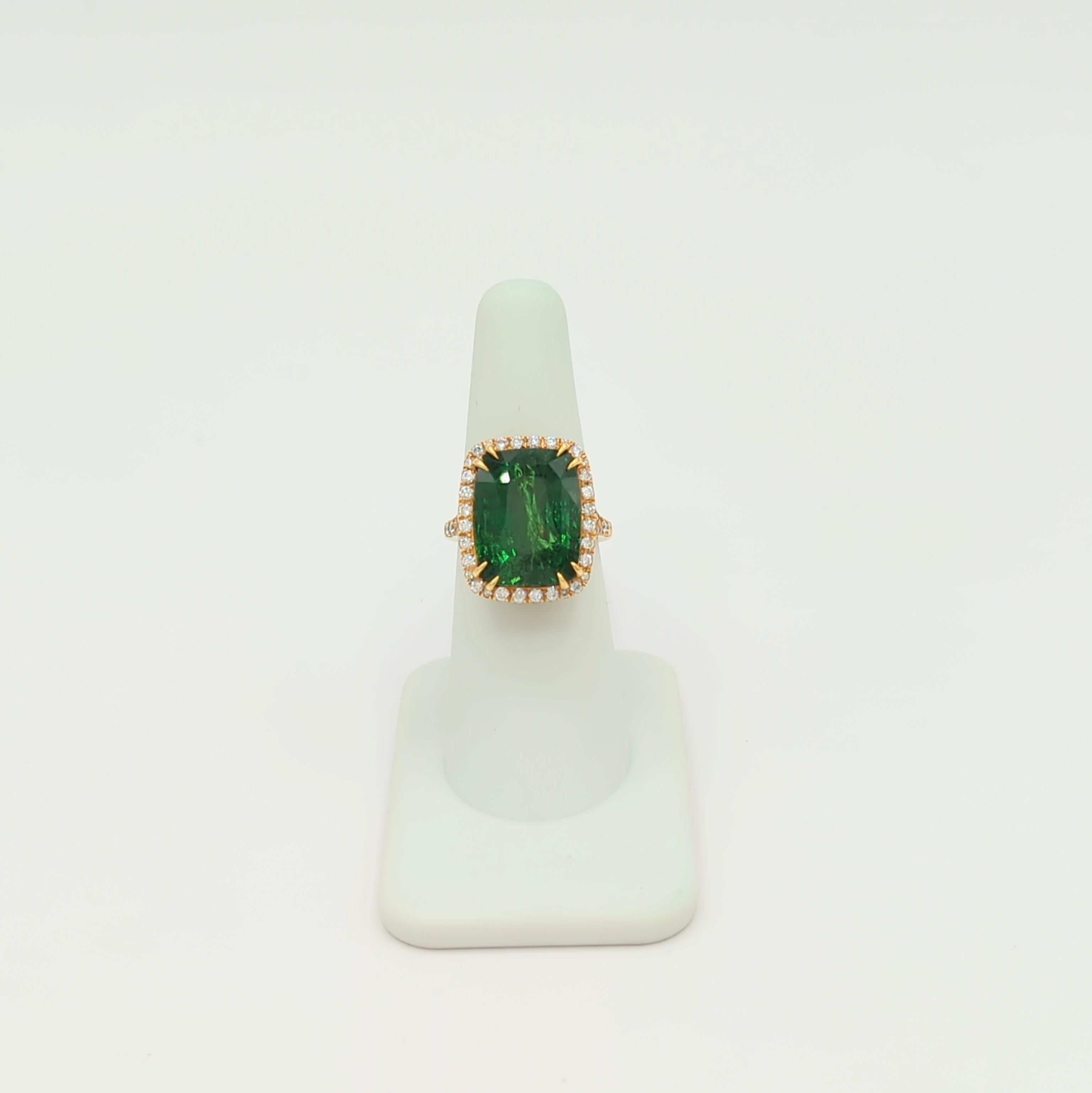 Women's or Men's Green Tsavorite and White Diamond Cocktail Ring in 18K Yellow Gold For Sale