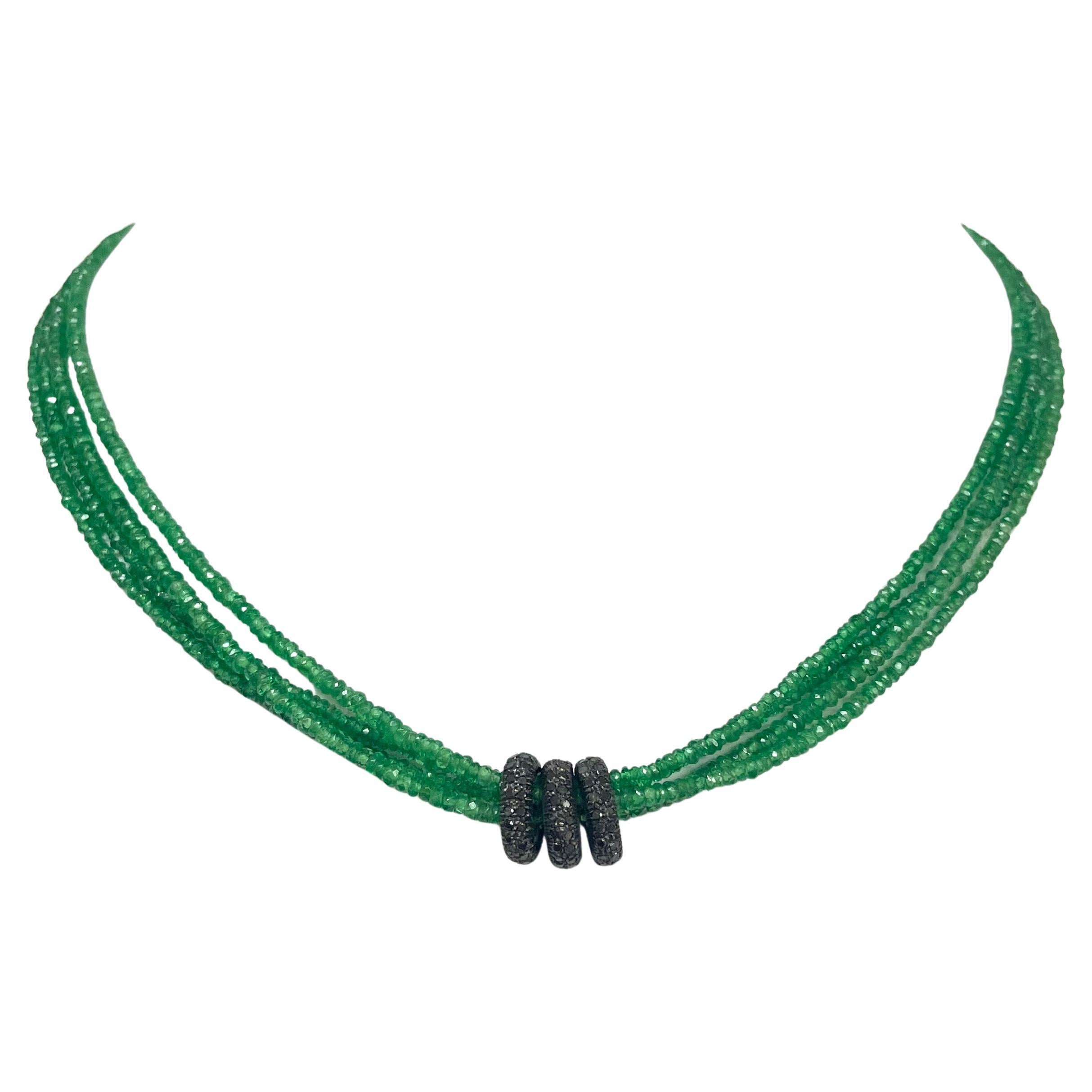 Mehrstrangige Halskette mit grünem Tsavorit Granat mit Pavé-Diamant-Mittelteil