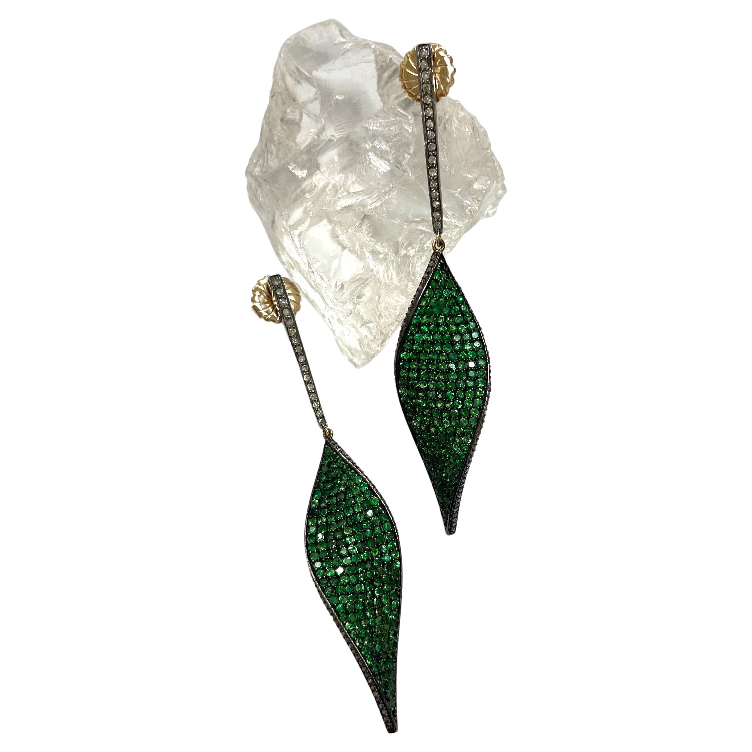 Description
Vibrant green, rare pave Tsavorite Garnets in a unique slight twist leaf shape, framed with pave diamonds.
Item #E3114. Check out matching Necklace (see photos), Item # N3817 ($6,500)
We also suggest a matching ring, check out Item #