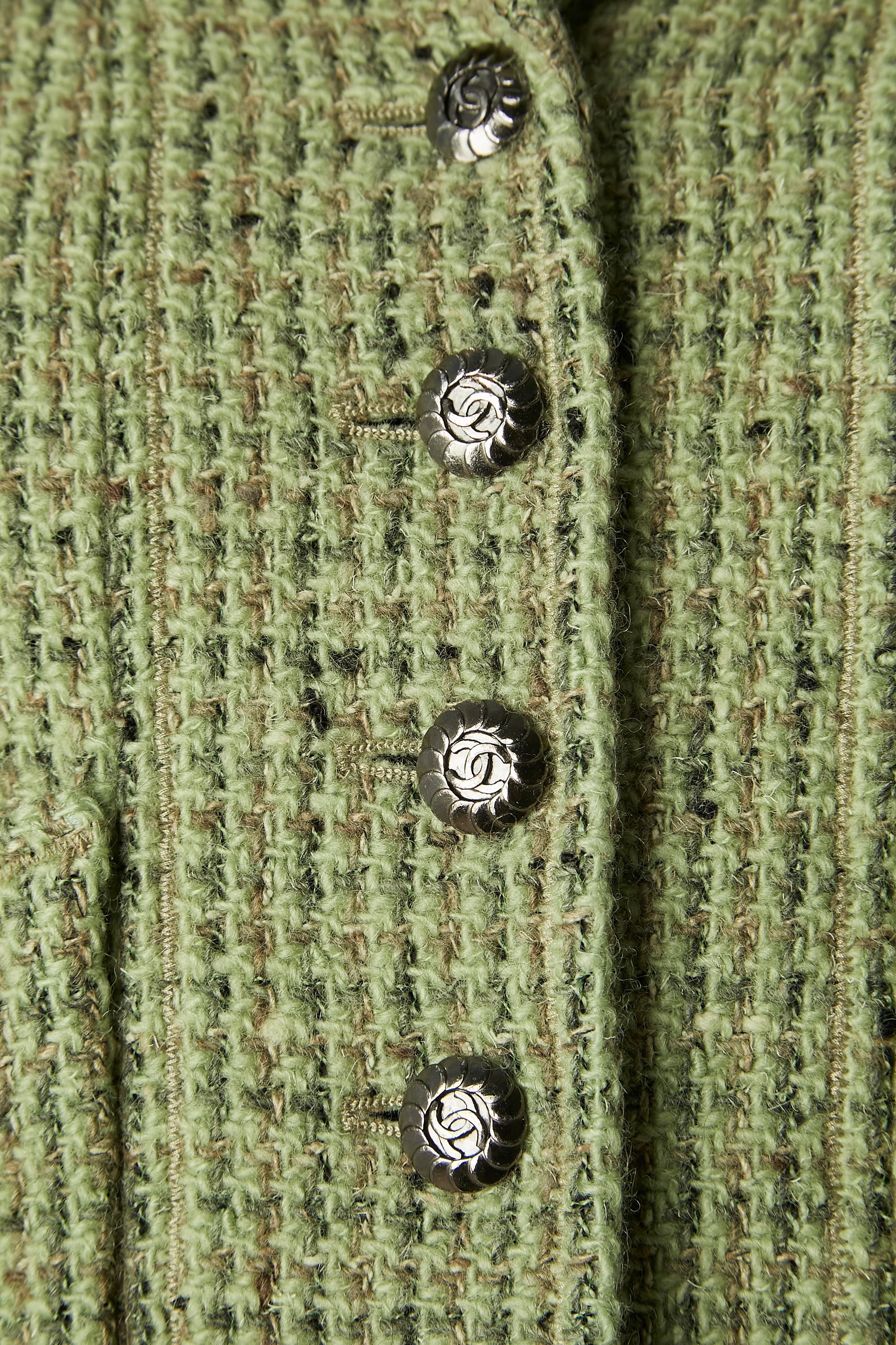 Green tweed single breasted jacket Chanel Boutique  In Excellent Condition For Sale In Saint-Ouen-Sur-Seine, FR