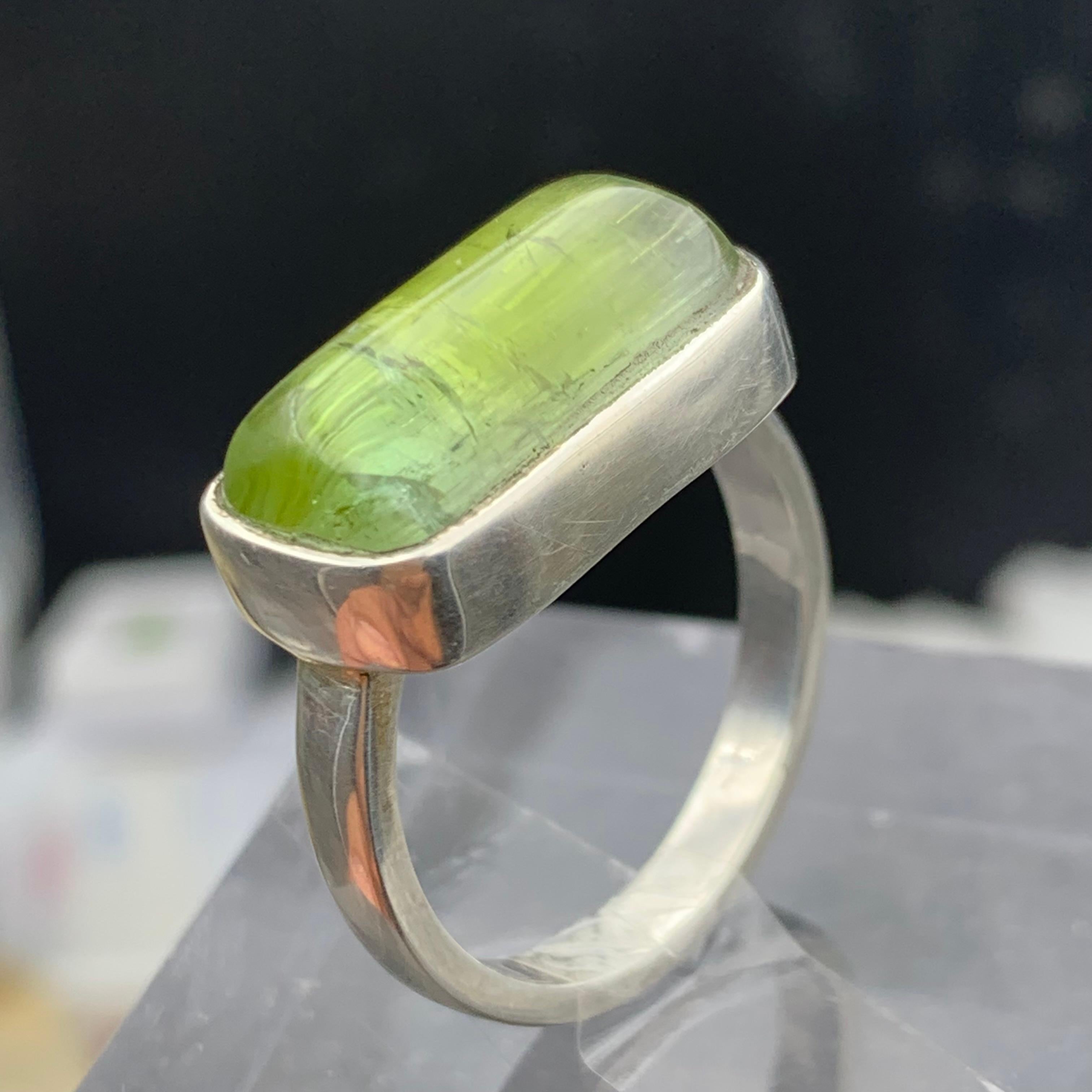 Cabochon Anello in tormalina naturale bicolore verde fatto a mano in argento 925, misura 8,5 USA in vendita