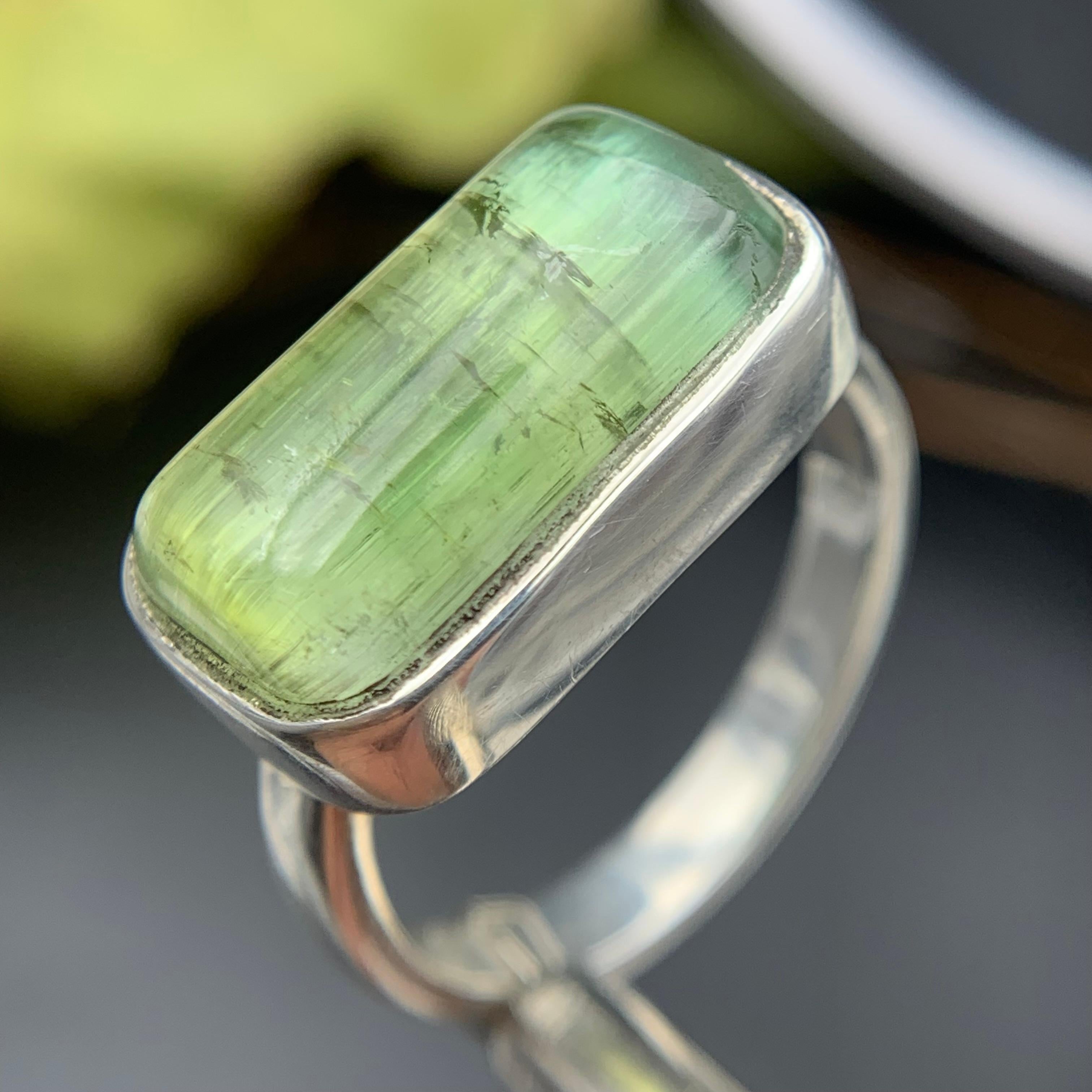 Anello in tormalina naturale bicolore verde fatto a mano in argento 925, misura 8,5 USA In condizioni Nuovo in vendita a Peshawar, PK