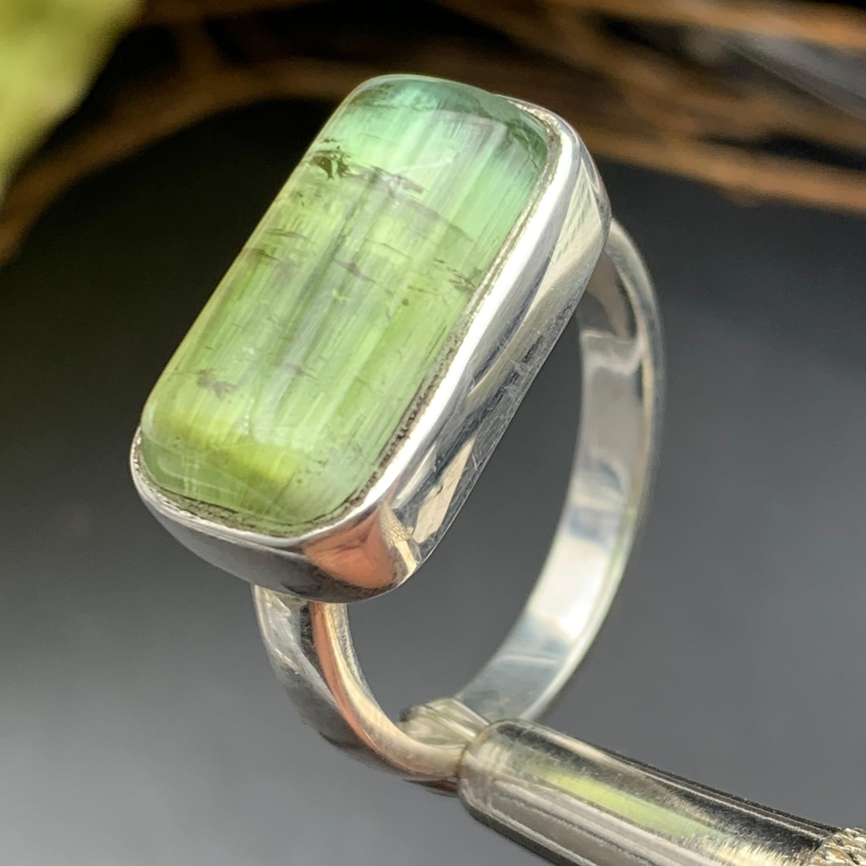 Anello in tormalina naturale bicolore verde fatto a mano in argento 925, misura 8,5 USA in vendita 2