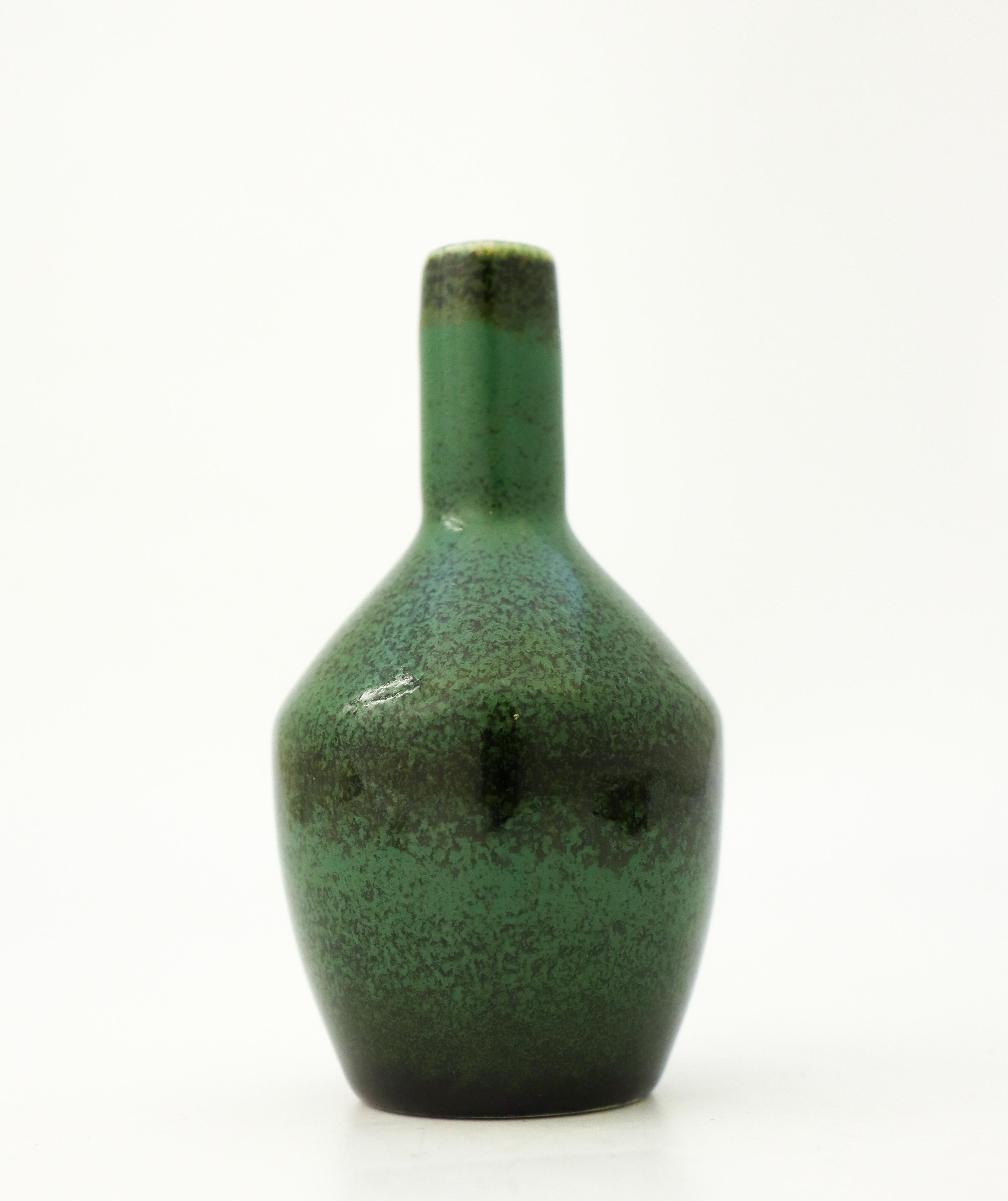 Scandinavian Modern Green Vase - Carl-Harry Stålhane - Rörstrand - Mid 20th Century Modern For Sale