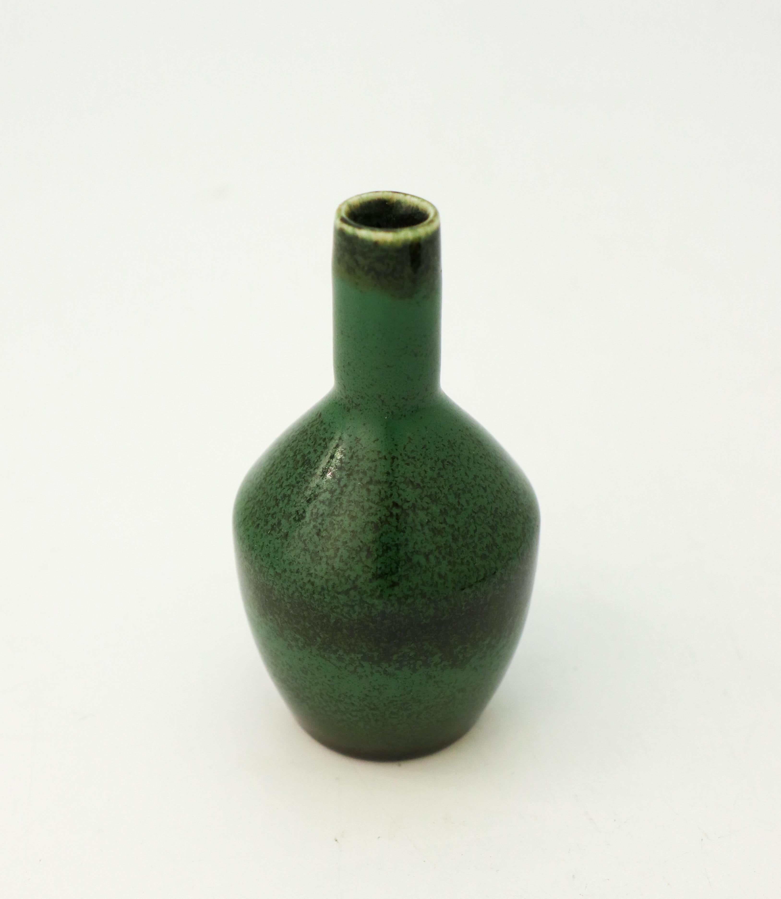 Swedish Green Vase - Carl-Harry Stålhane - Rörstrand - Mid 20th Century Modern For Sale